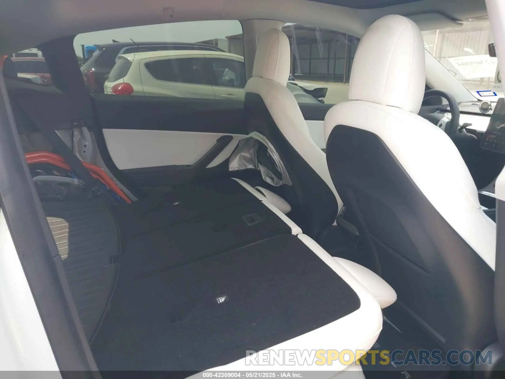 8 Photograph of a damaged car 5YJYGDEE5MF124010 TESLA MODEL Y 2021