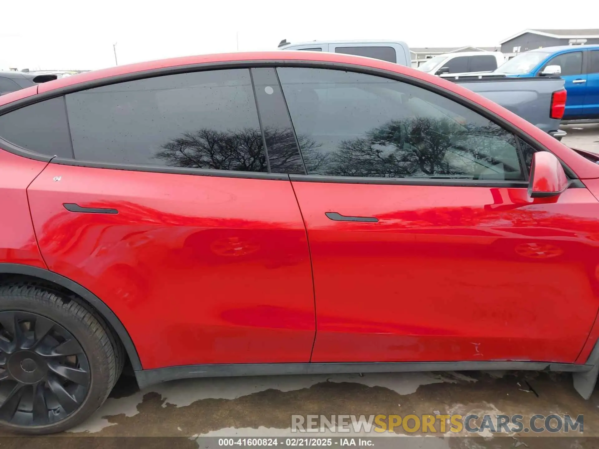 14 Photograph of a damaged car 5YJYGDEE5MF129675 TESLA MODEL Y 2021