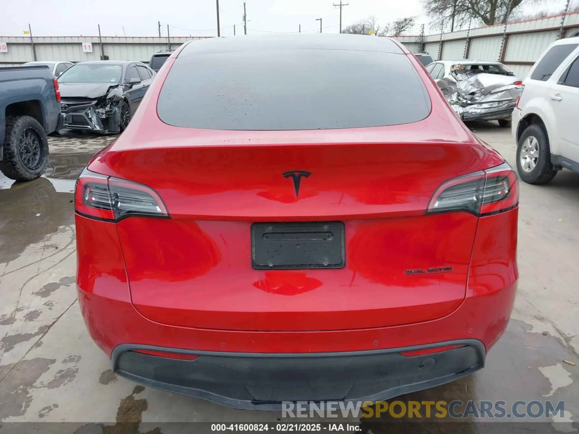 17 Photograph of a damaged car 5YJYGDEE5MF129675 TESLA MODEL Y 2021