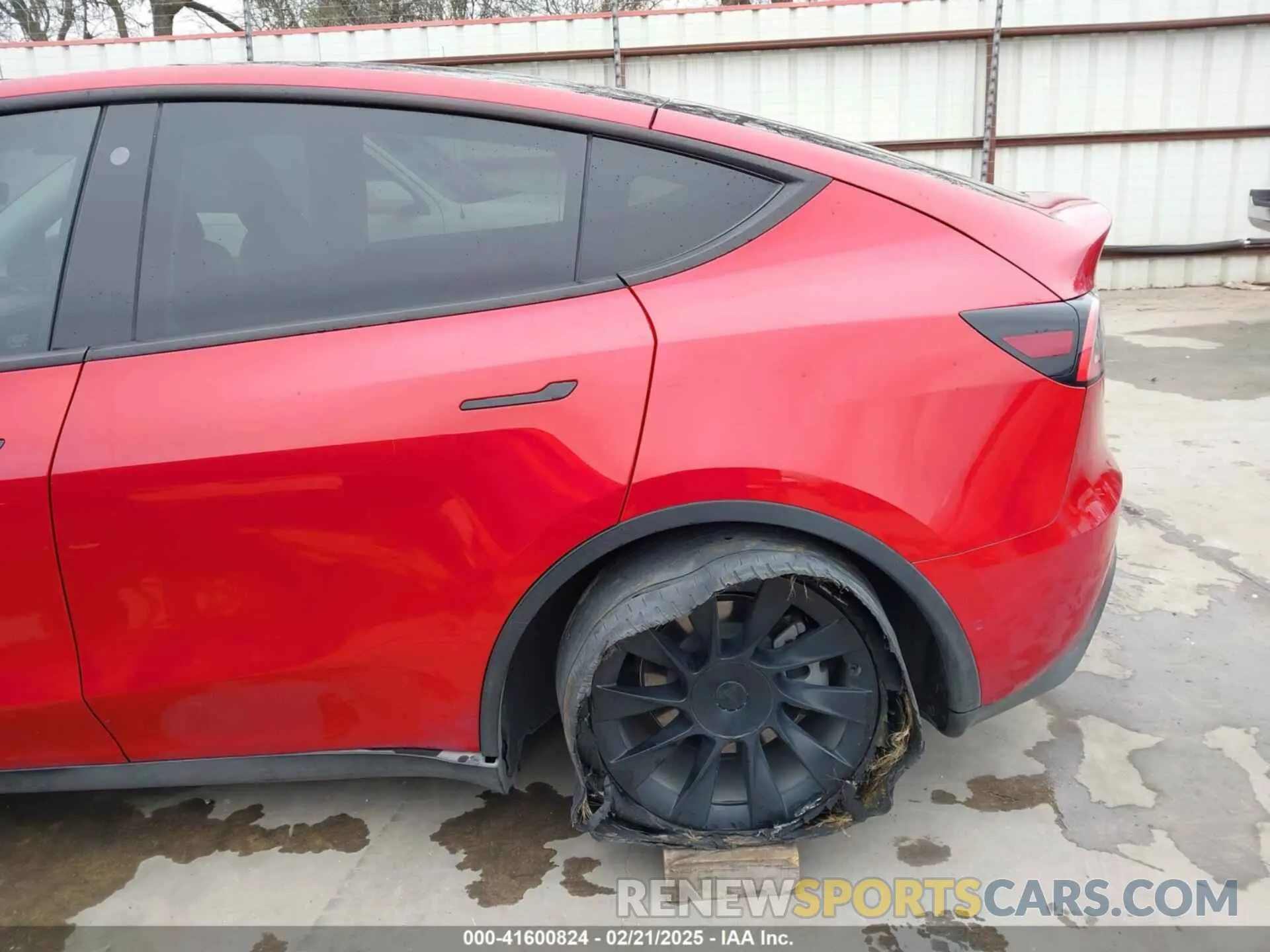 22 Photograph of a damaged car 5YJYGDEE5MF129675 TESLA MODEL Y 2021