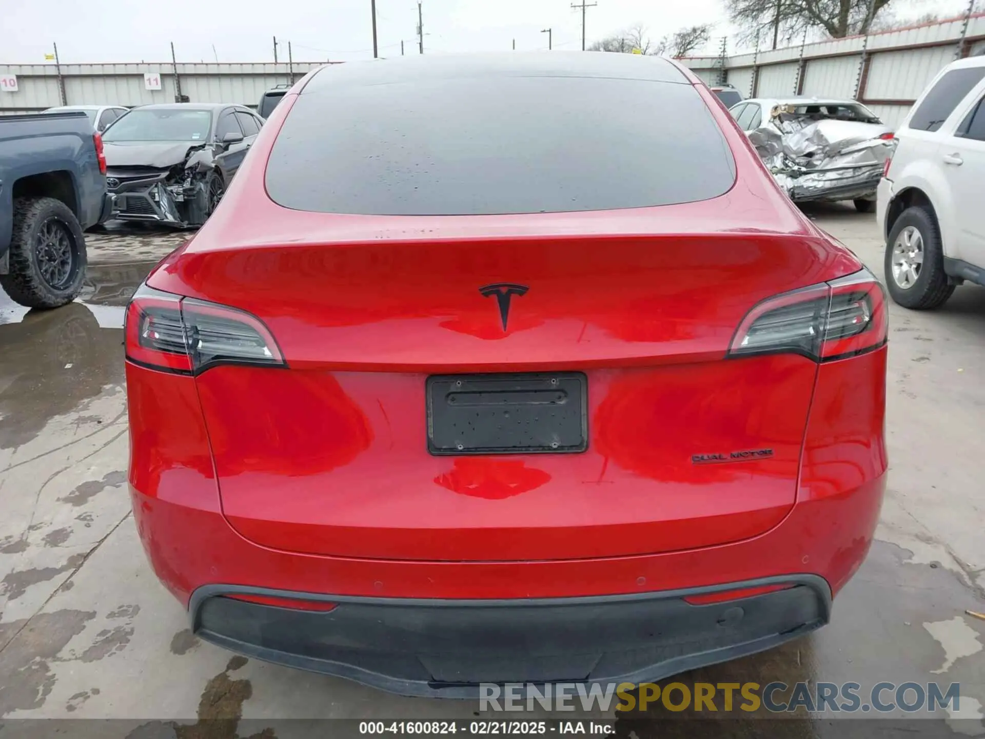 23 Photograph of a damaged car 5YJYGDEE5MF129675 TESLA MODEL Y 2021