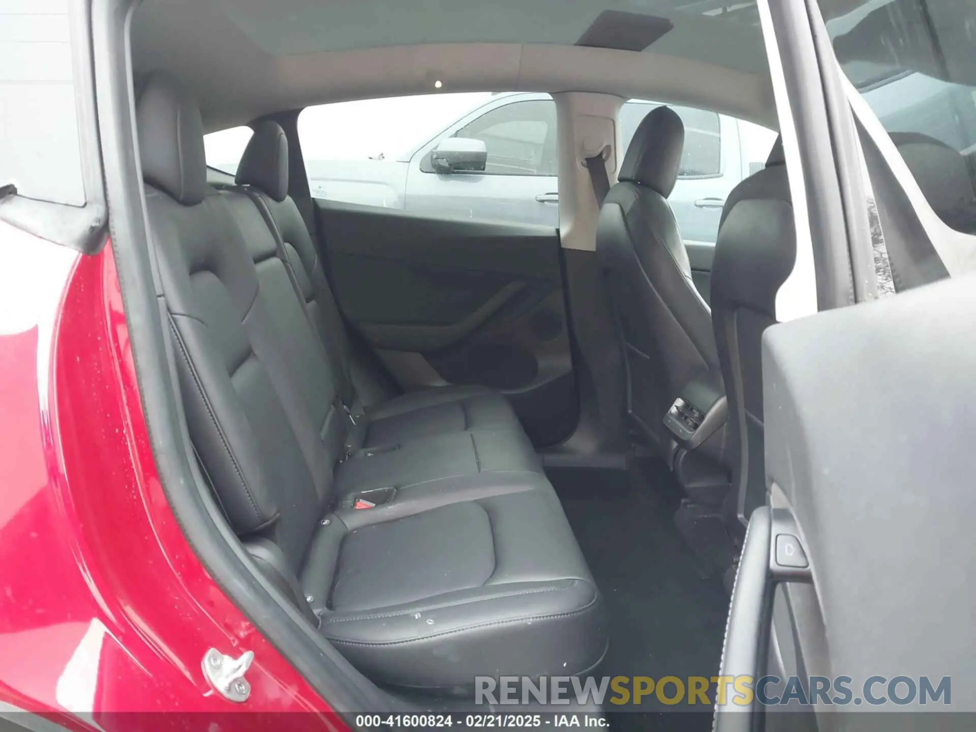 8 Photograph of a damaged car 5YJYGDEE5MF129675 TESLA MODEL Y 2021