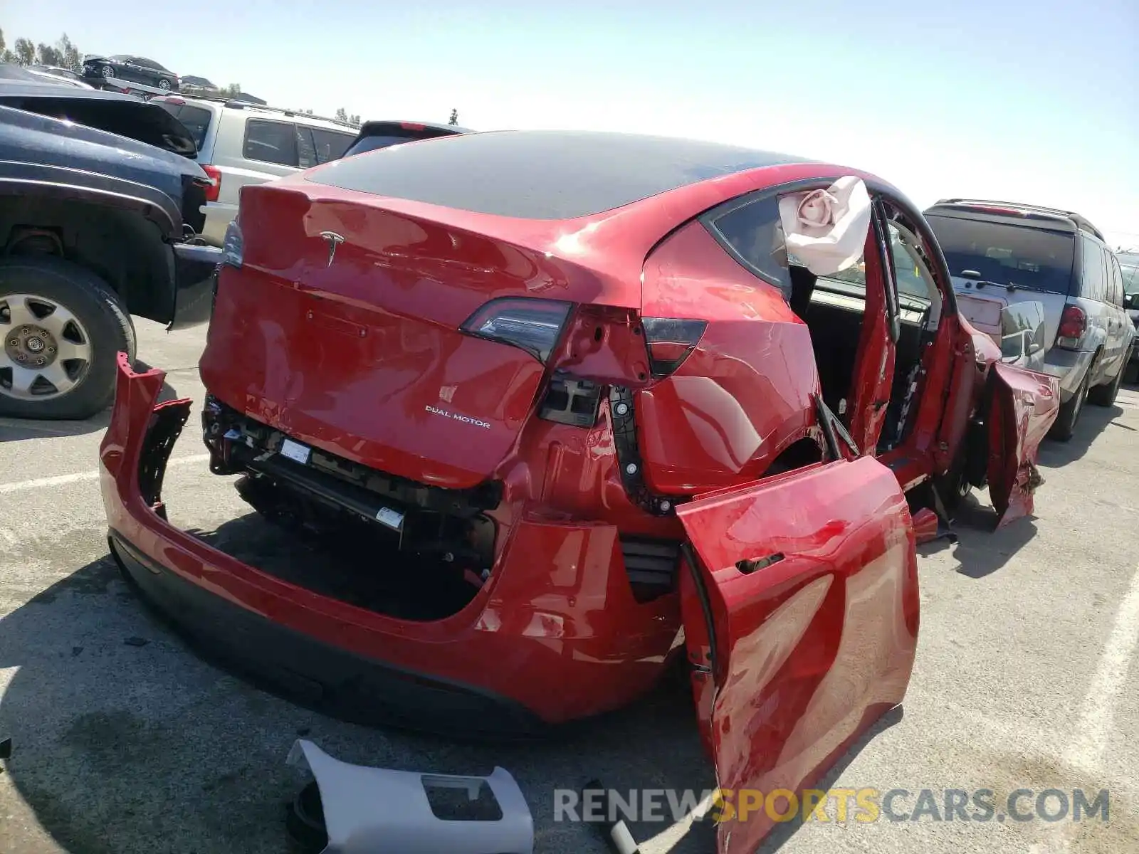 4 Photograph of a damaged car 5YJYGDEE5MF143382 TESLA MODEL Y 2021