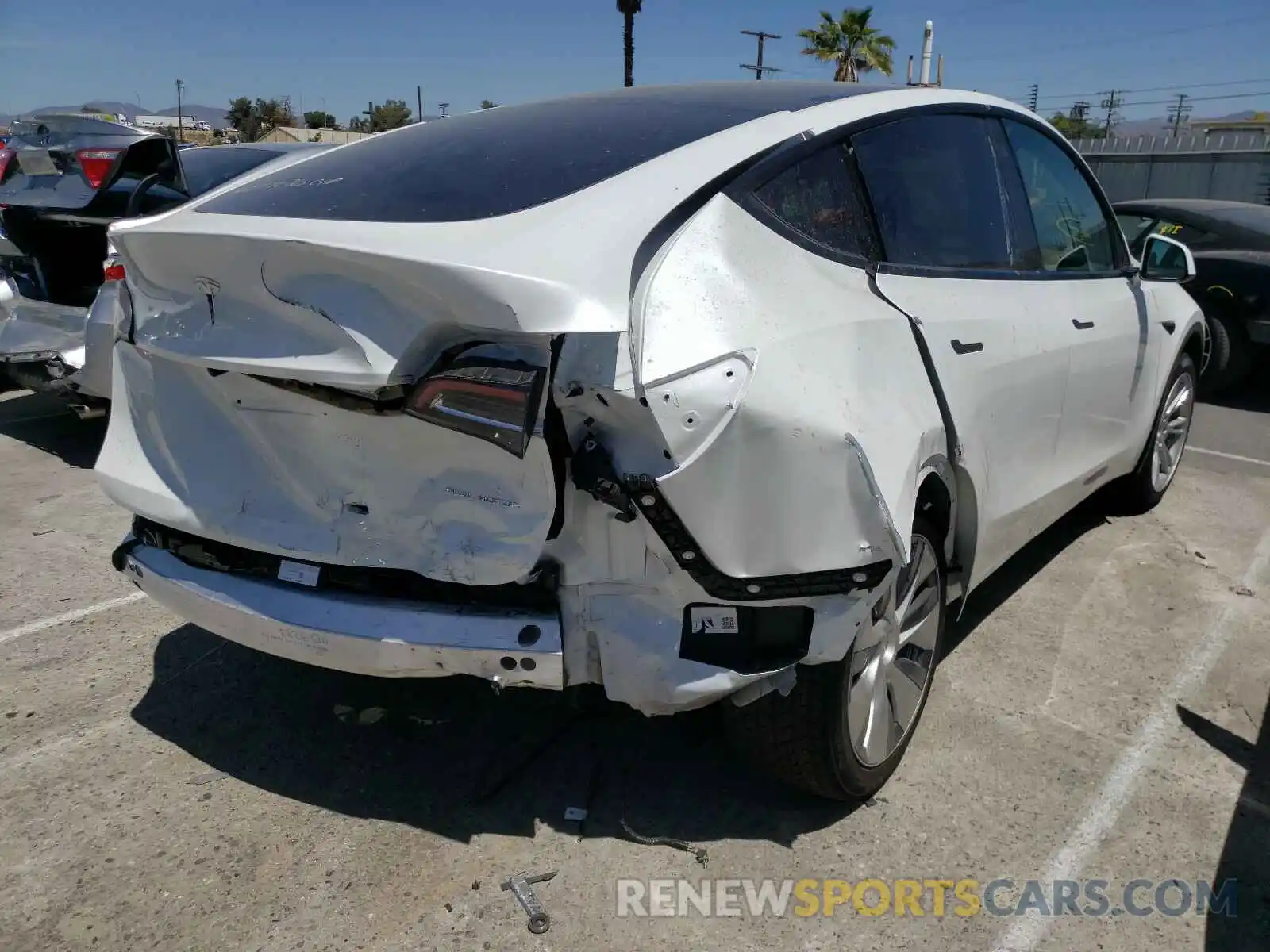 4 Photograph of a damaged car 5YJYGDEE5MF149635 TESLA MODEL Y 2021