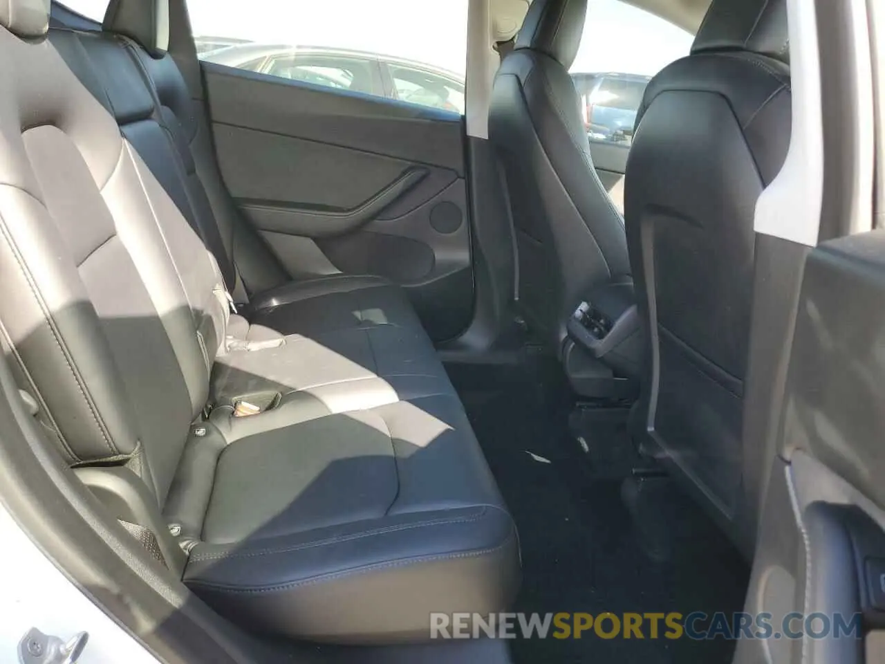 10 Photograph of a damaged car 5YJYGDEE5MF153717 TESLA MODEL Y 2021