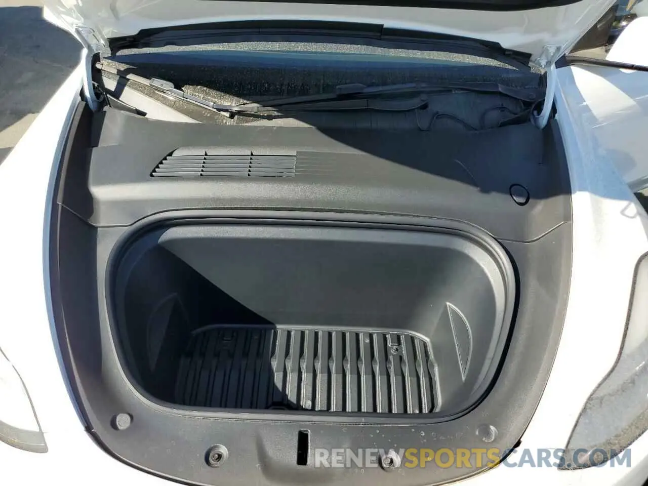 11 Photograph of a damaged car 5YJYGDEE5MF153717 TESLA MODEL Y 2021