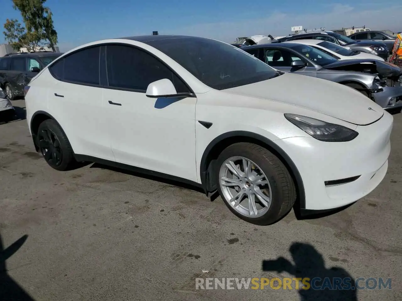 4 Photograph of a damaged car 5YJYGDEE5MF153717 TESLA MODEL Y 2021
