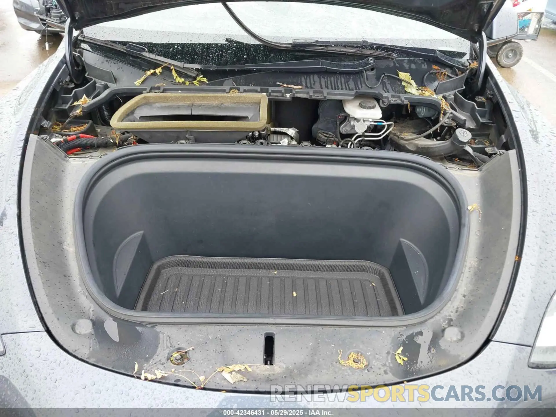 10 Photograph of a damaged car 5YJYGDEE5MF175295 TESLA MODEL Y 2021