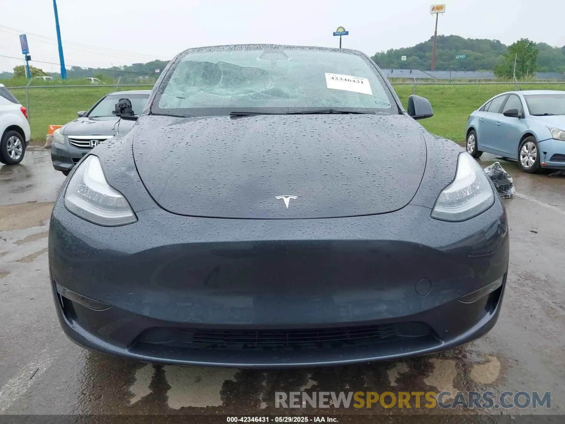 12 Photograph of a damaged car 5YJYGDEE5MF175295 TESLA MODEL Y 2021
