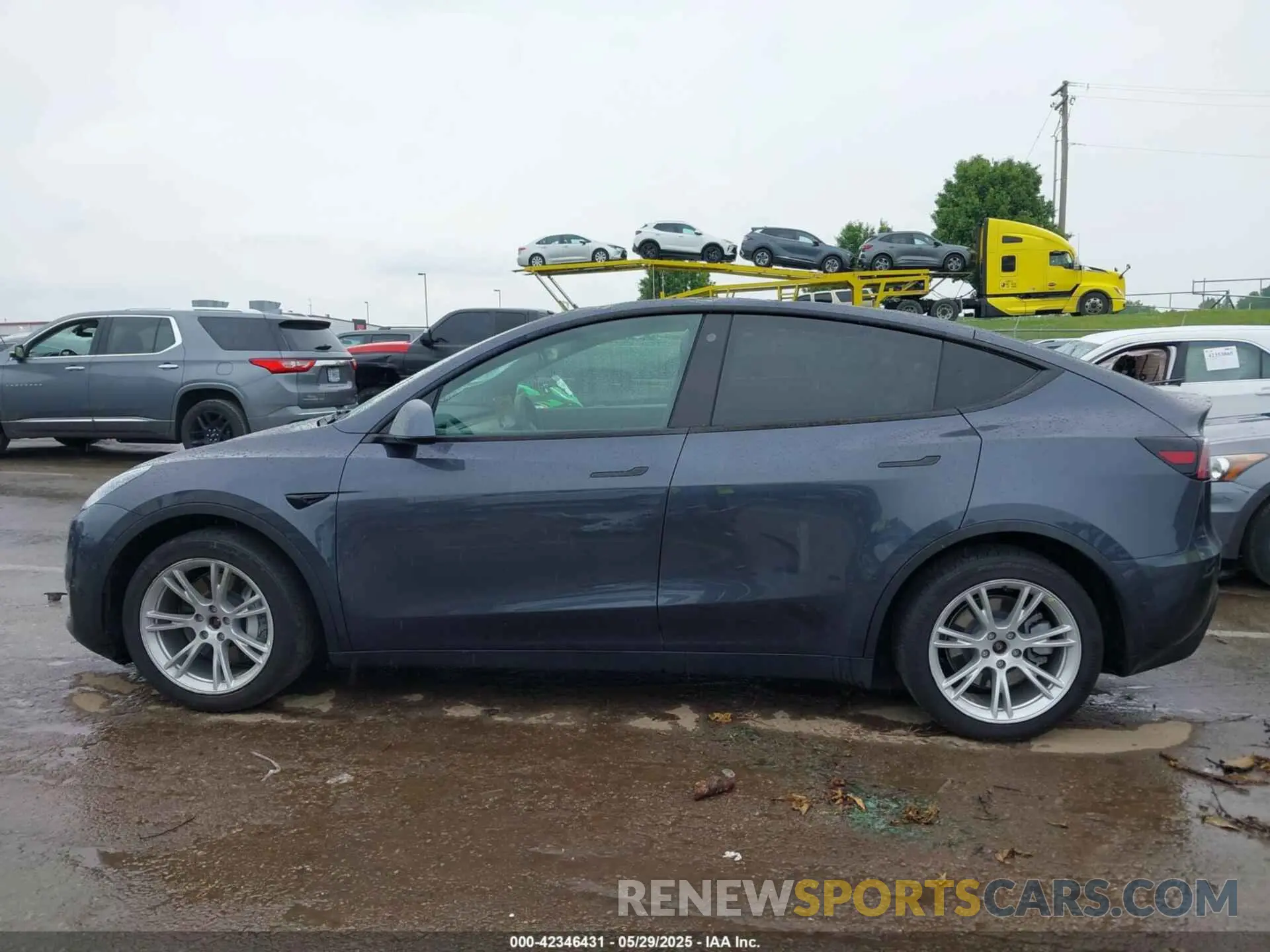 14 Photograph of a damaged car 5YJYGDEE5MF175295 TESLA MODEL Y 2021