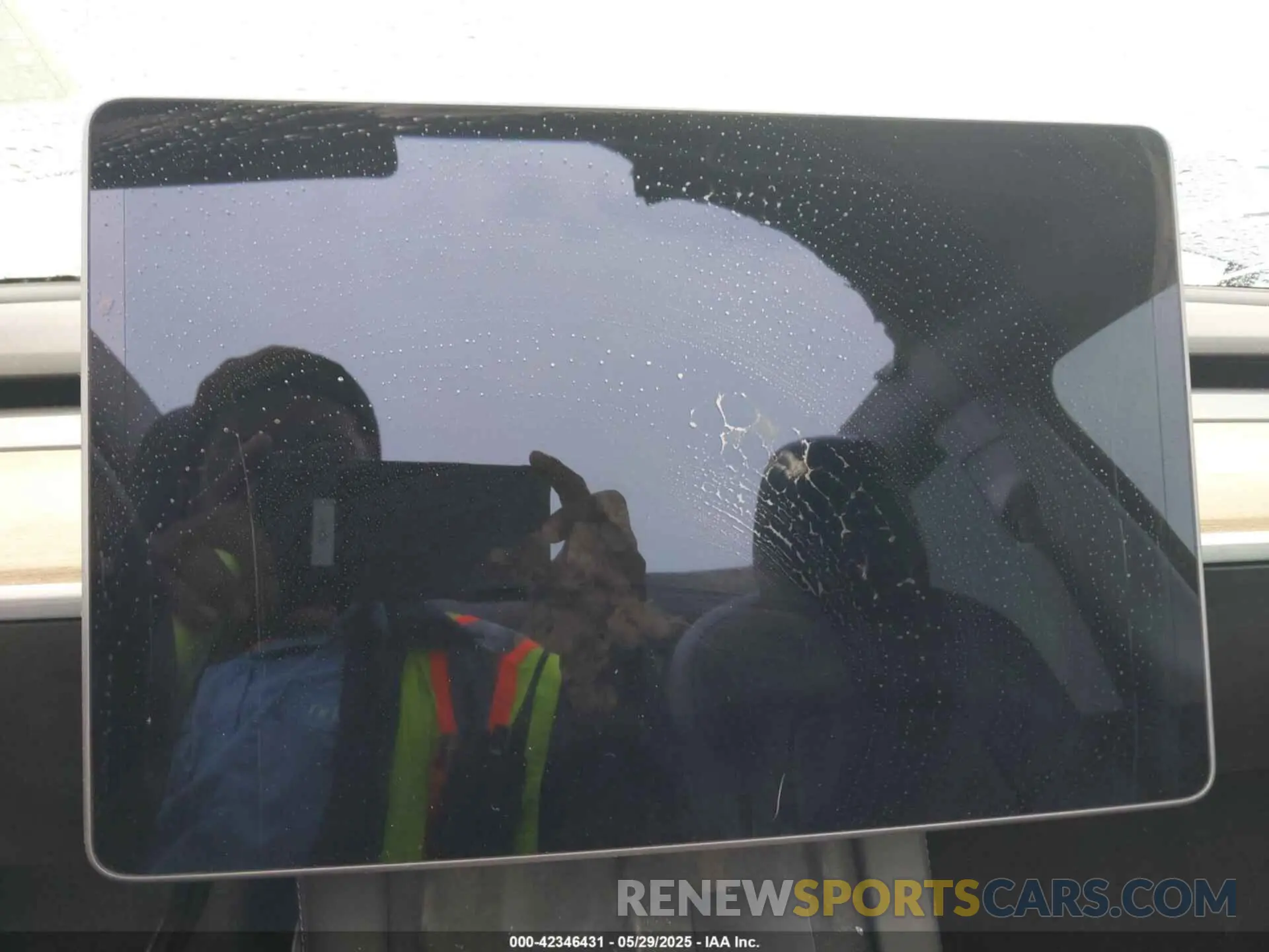15 Photograph of a damaged car 5YJYGDEE5MF175295 TESLA MODEL Y 2021