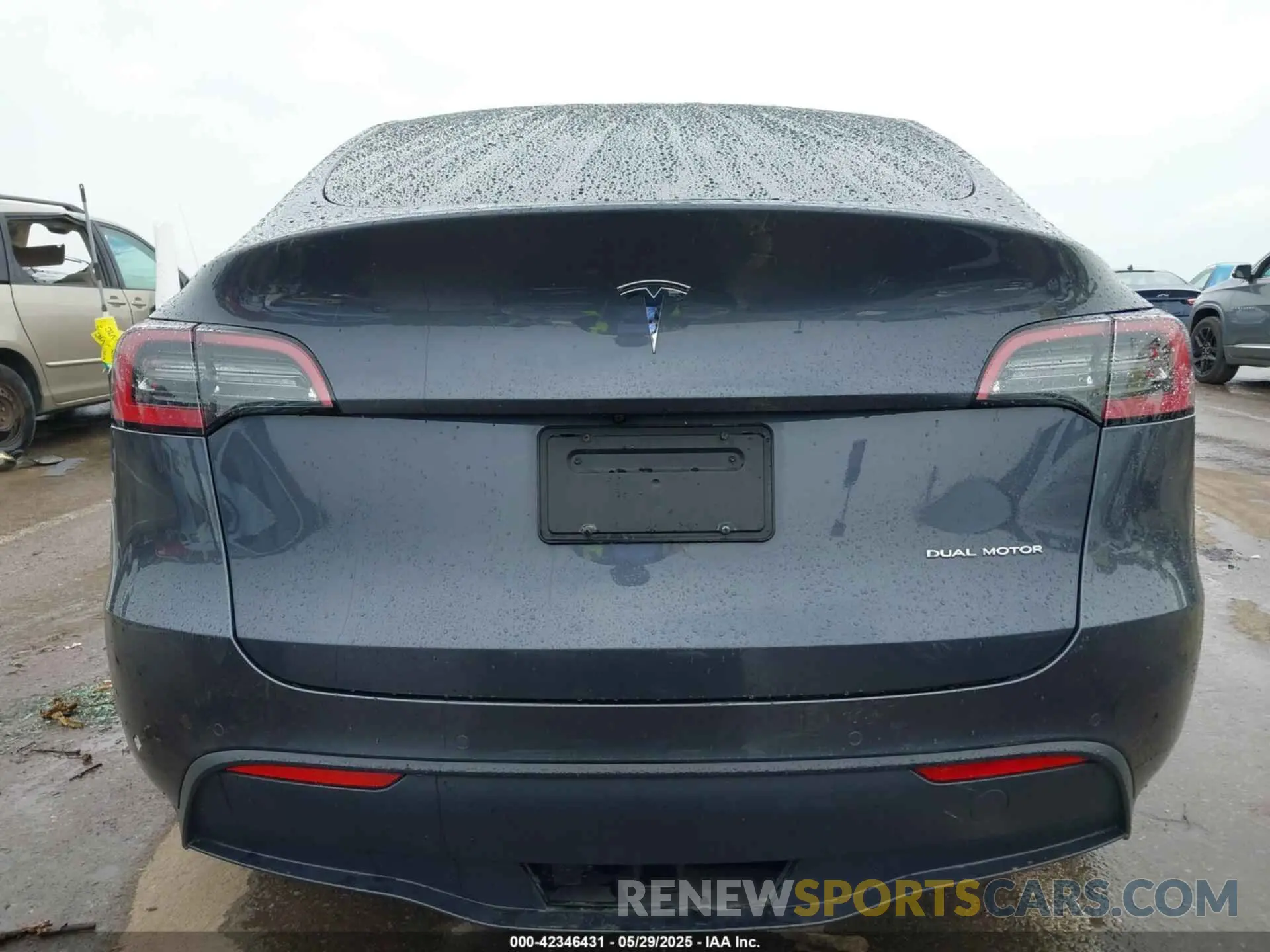 16 Photograph of a damaged car 5YJYGDEE5MF175295 TESLA MODEL Y 2021