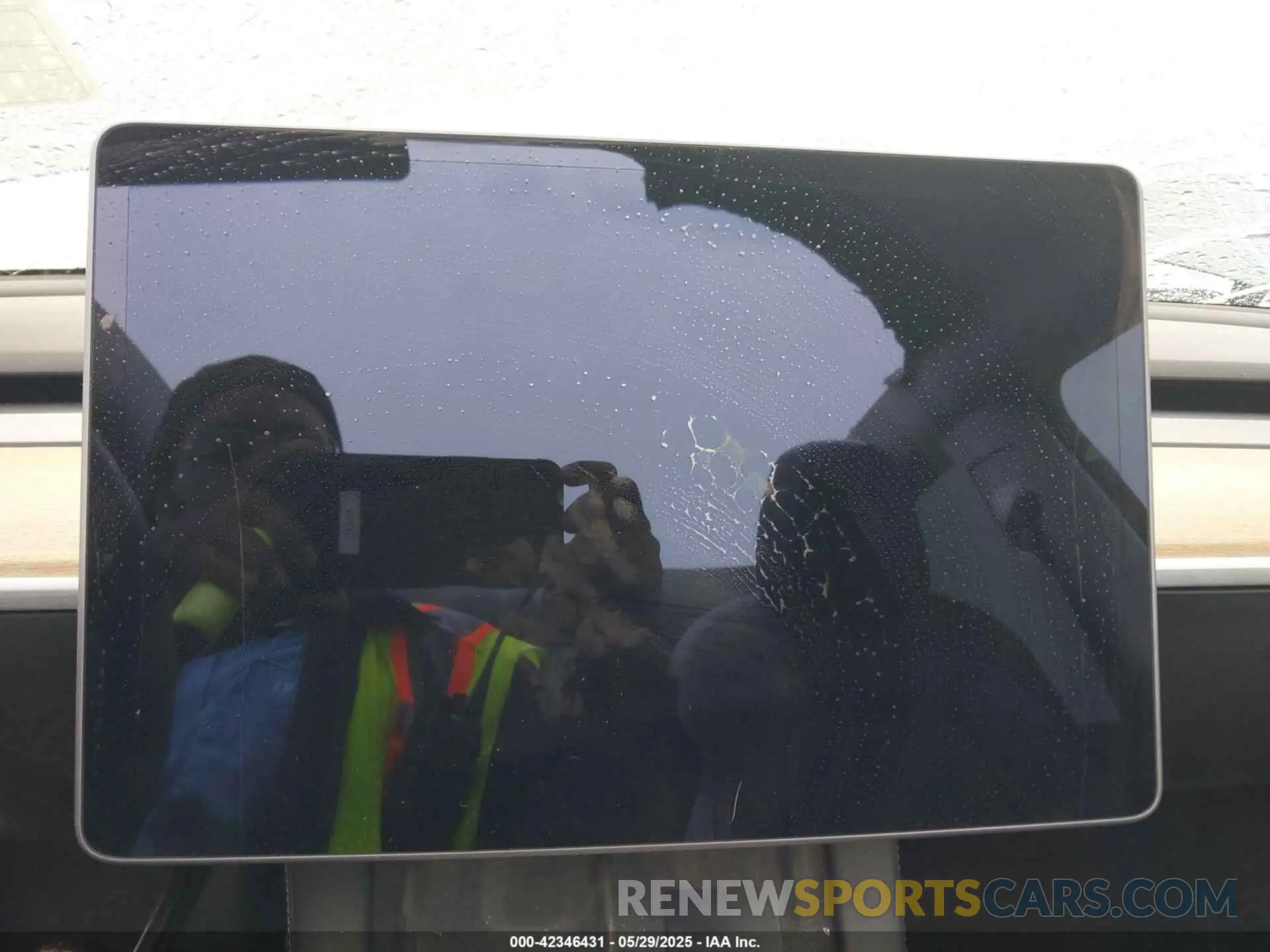 17 Photograph of a damaged car 5YJYGDEE5MF175295 TESLA MODEL Y 2021