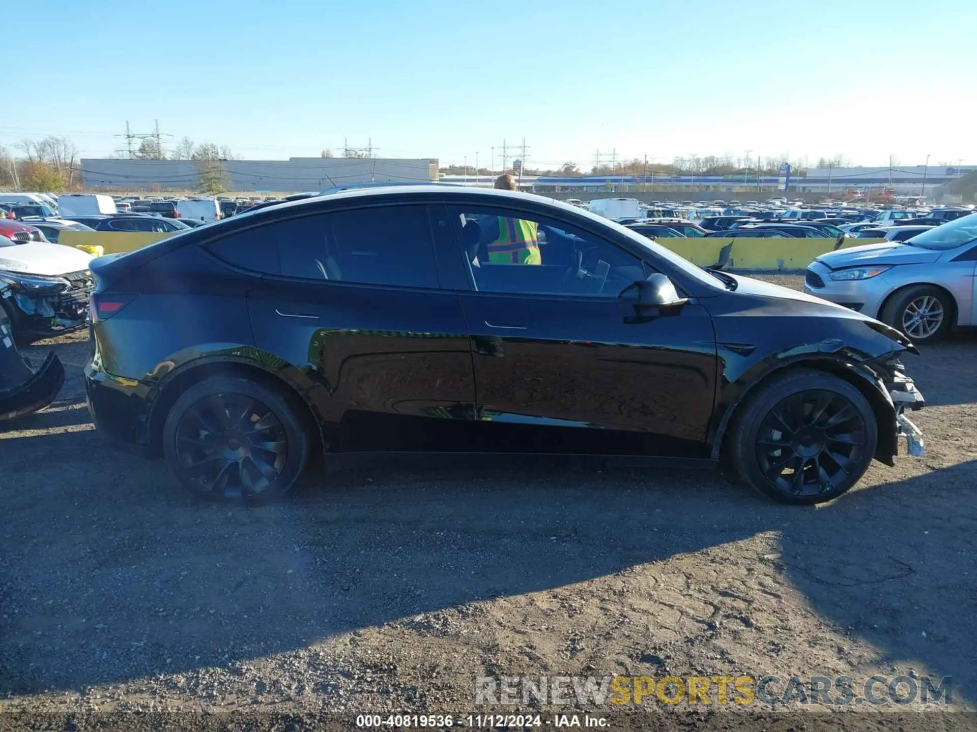 14 Photograph of a damaged car 5YJYGDEE5MF180707 TESLA MODEL Y 2021
