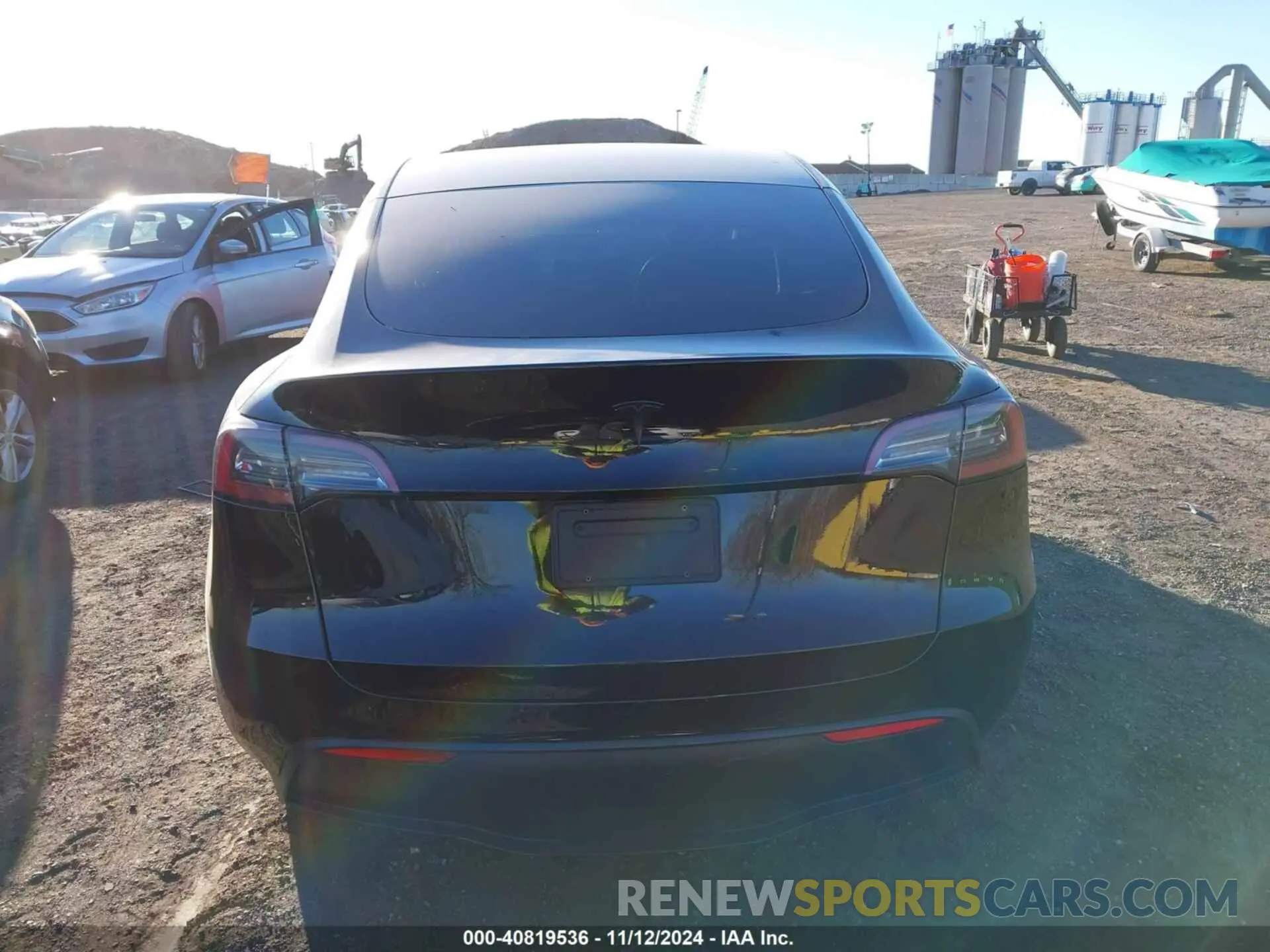 17 Photograph of a damaged car 5YJYGDEE5MF180707 TESLA MODEL Y 2021