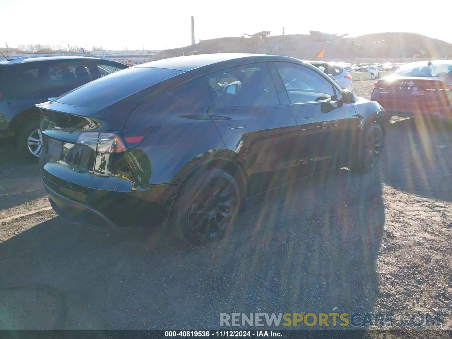 4 Photograph of a damaged car 5YJYGDEE5MF180707 TESLA MODEL Y 2021