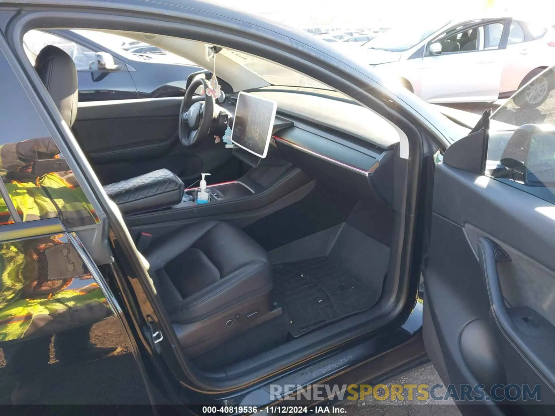 5 Photograph of a damaged car 5YJYGDEE5MF180707 TESLA MODEL Y 2021