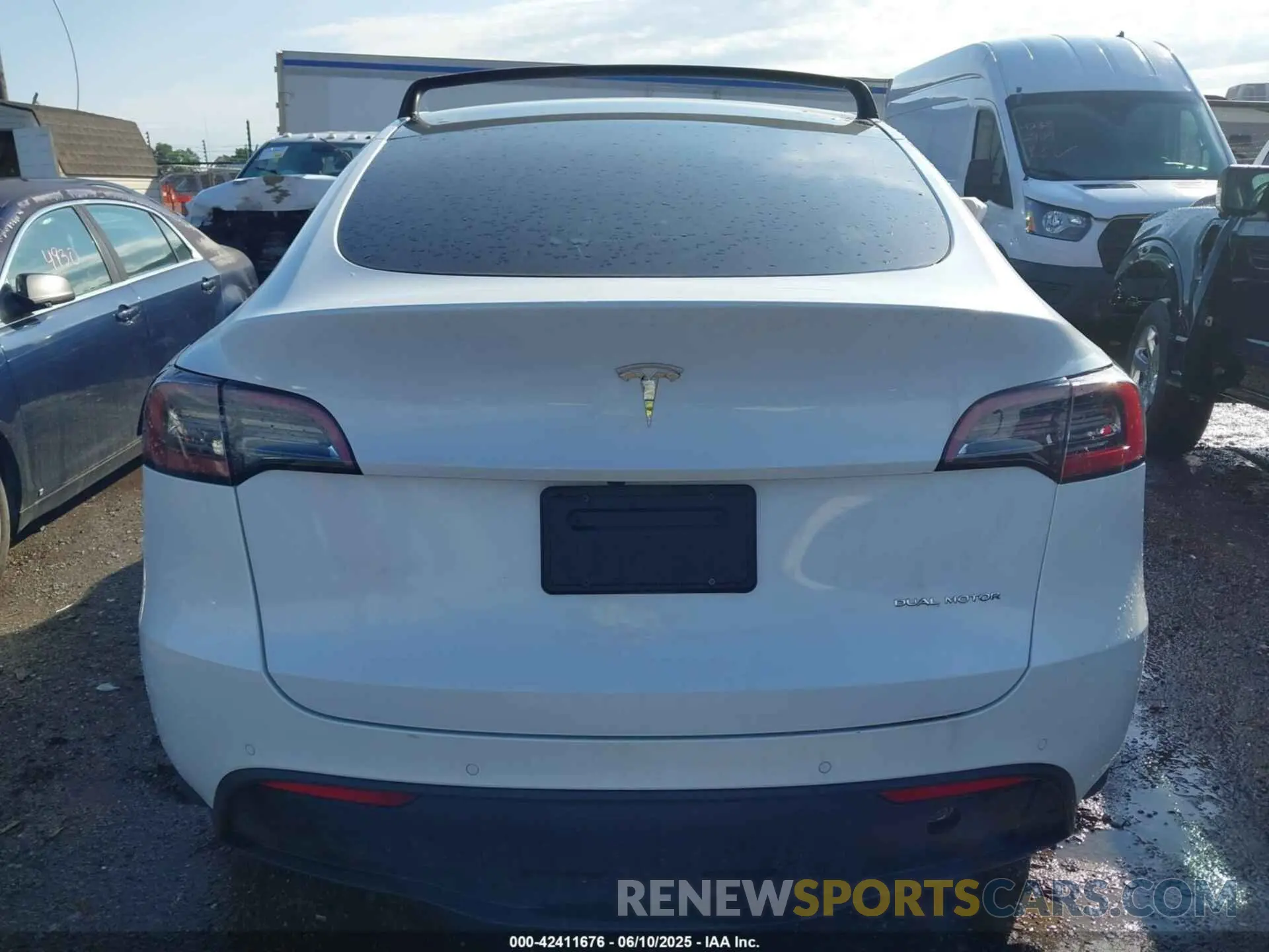 16 Photograph of a damaged car 5YJYGDEE5MF184000 TESLA MODEL Y 2021