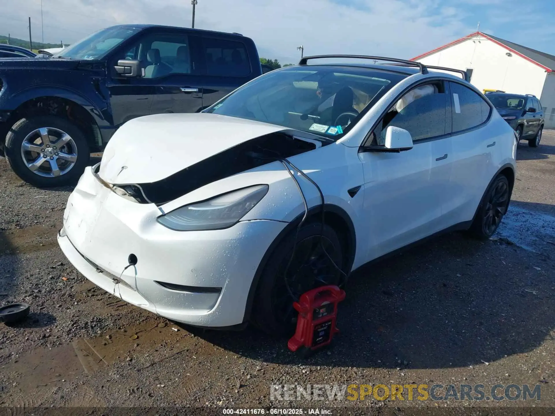 2 Photograph of a damaged car 5YJYGDEE5MF184000 TESLA MODEL Y 2021