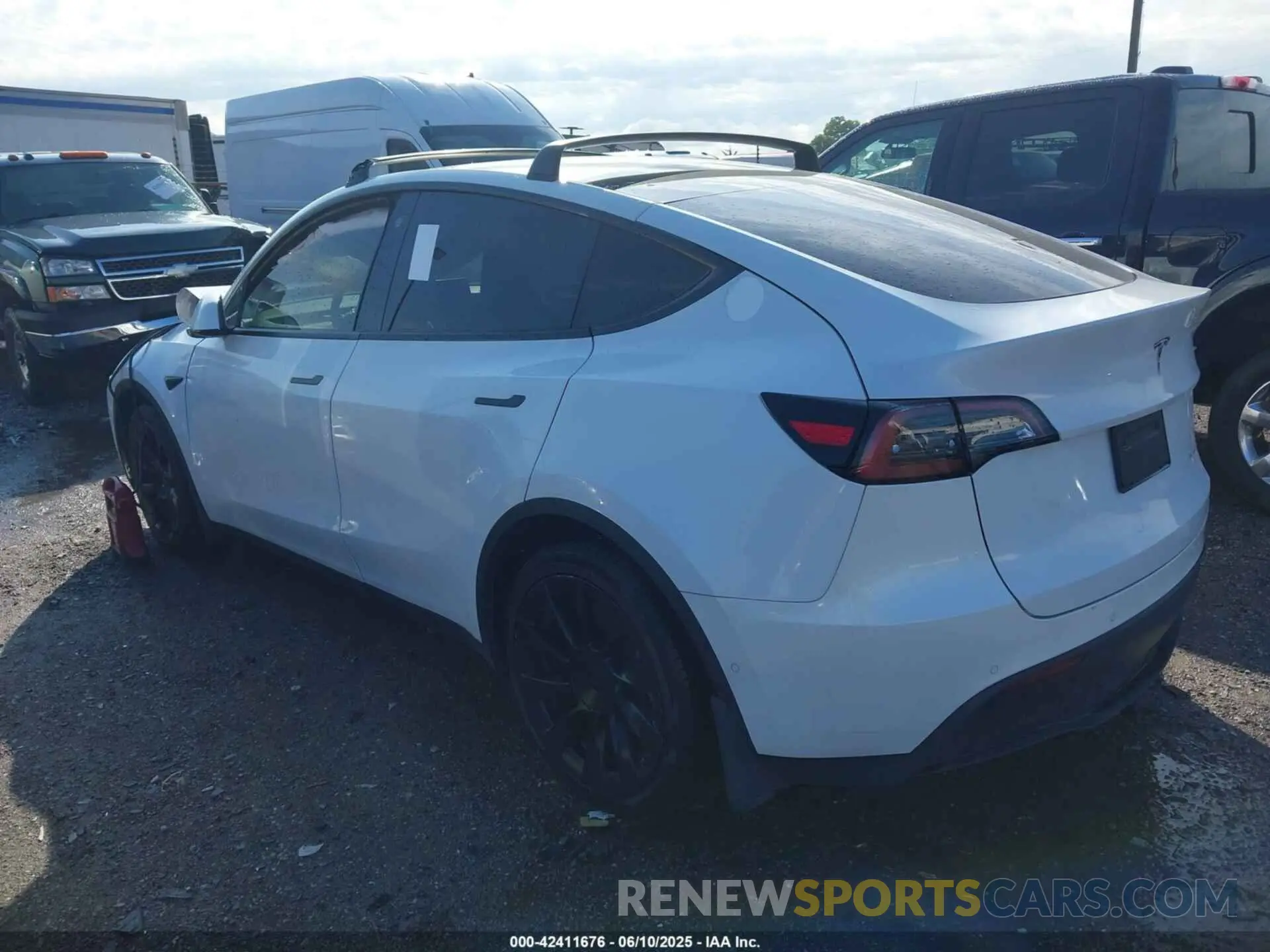 3 Photograph of a damaged car 5YJYGDEE5MF184000 TESLA MODEL Y 2021