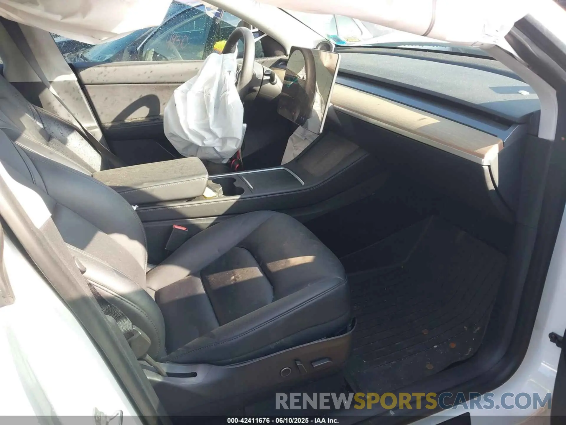 5 Photograph of a damaged car 5YJYGDEE5MF184000 TESLA MODEL Y 2021