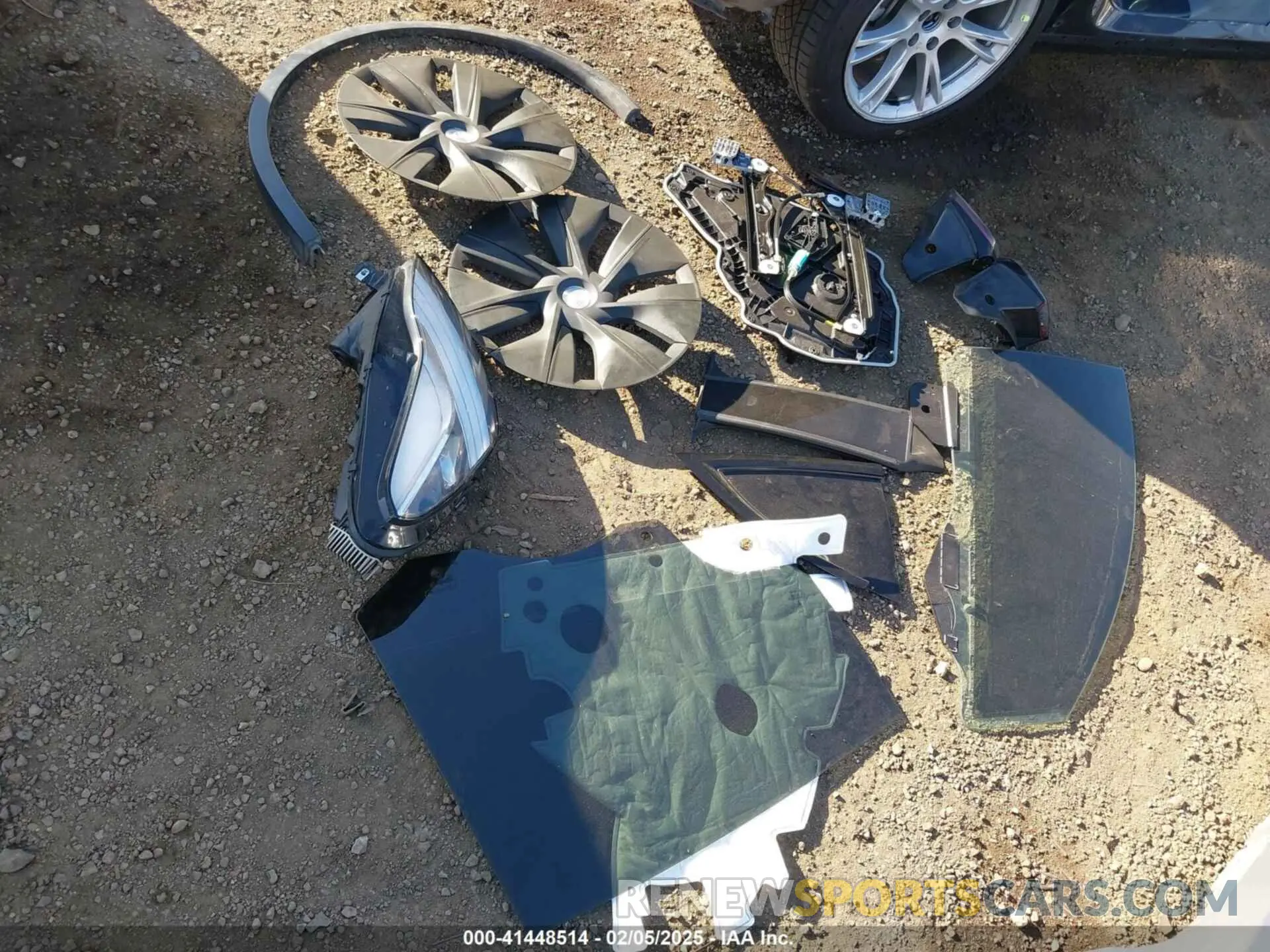 11 Photograph of a damaged car 5YJYGDEE5MF191142 TESLA MODEL Y 2021