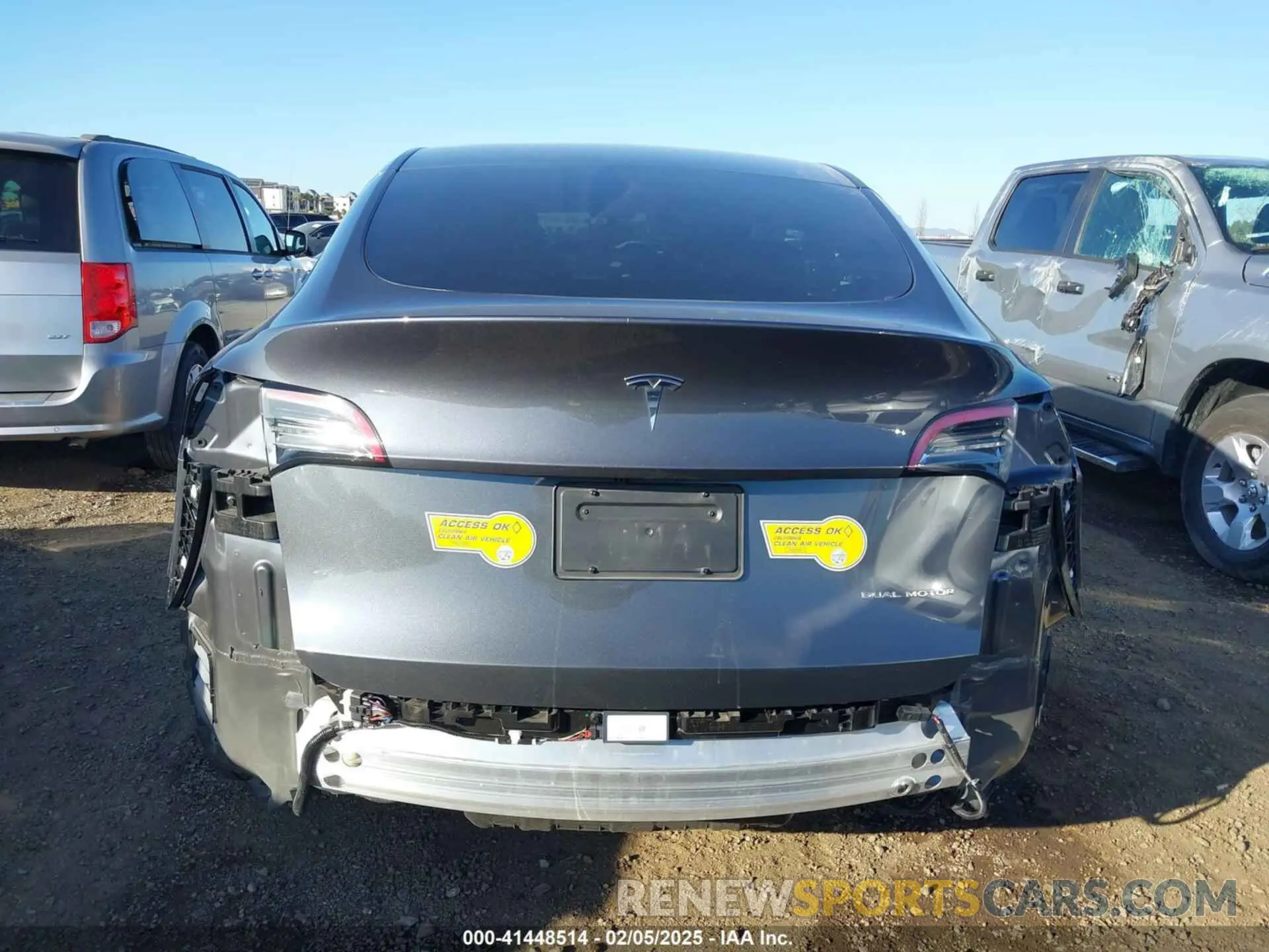 16 Photograph of a damaged car 5YJYGDEE5MF191142 TESLA MODEL Y 2021