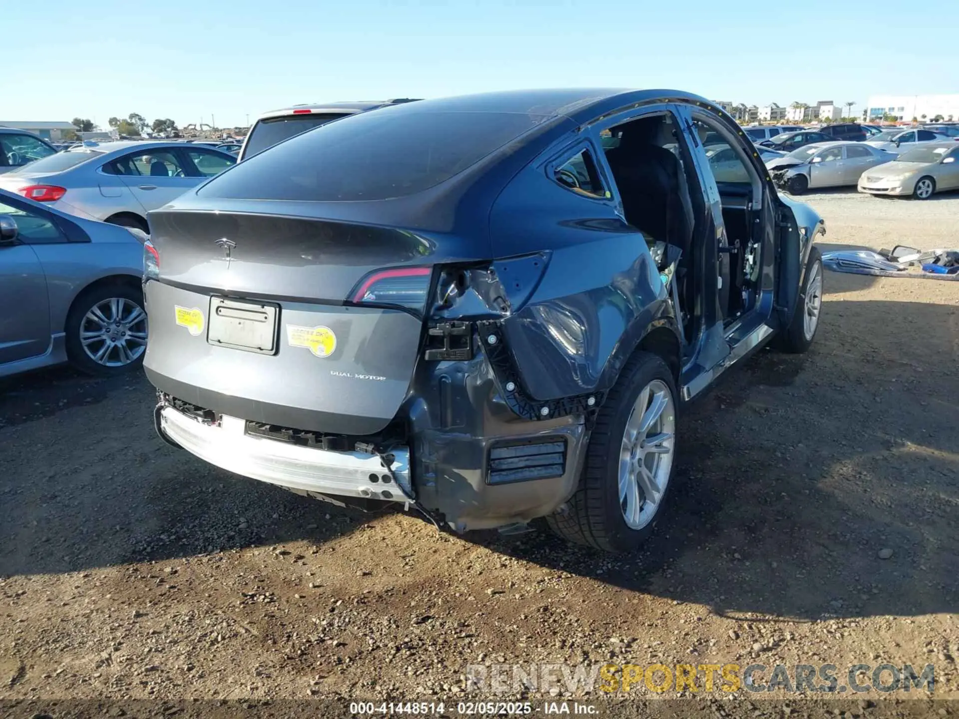 4 Photograph of a damaged car 5YJYGDEE5MF191142 TESLA MODEL Y 2021