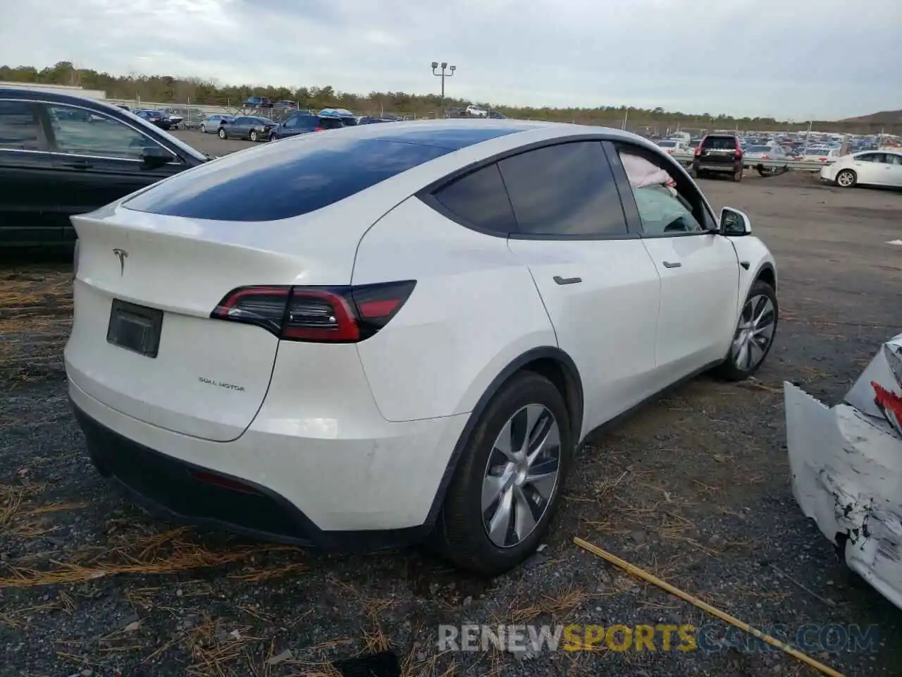 4 Photograph of a damaged car 5YJYGDEE5MF191402 TESLA MODEL Y 2021