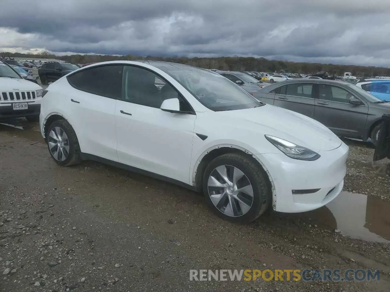 4 Photograph of a damaged car 5YJYGDEE5MF193845 TESLA MODEL Y 2021