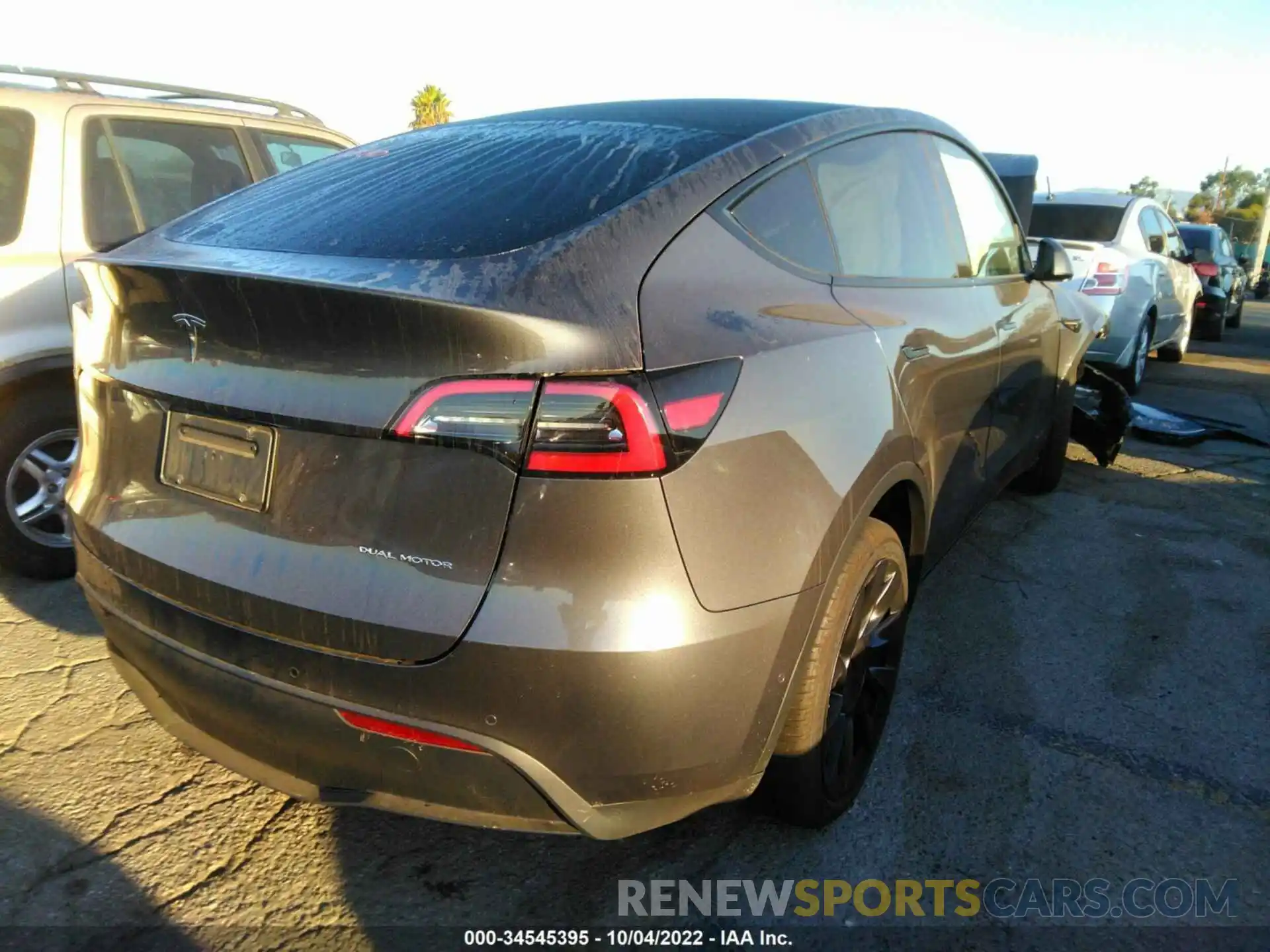 4 Photograph of a damaged car 5YJYGDEE5MF199757 TESLA MODEL Y 2021