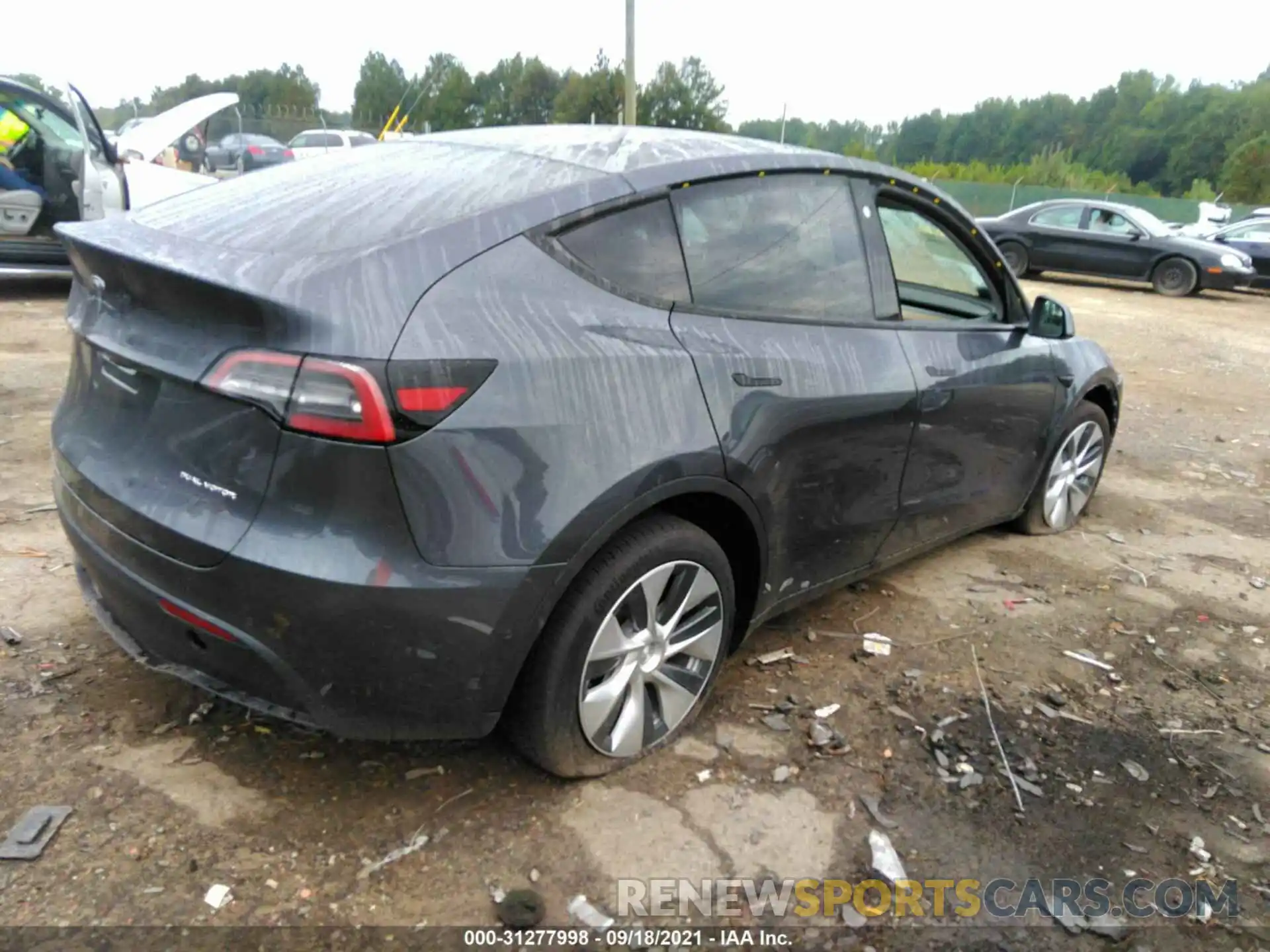 4 Photograph of a damaged car 5YJYGDEE5MF200969 TESLA MODEL Y 2021