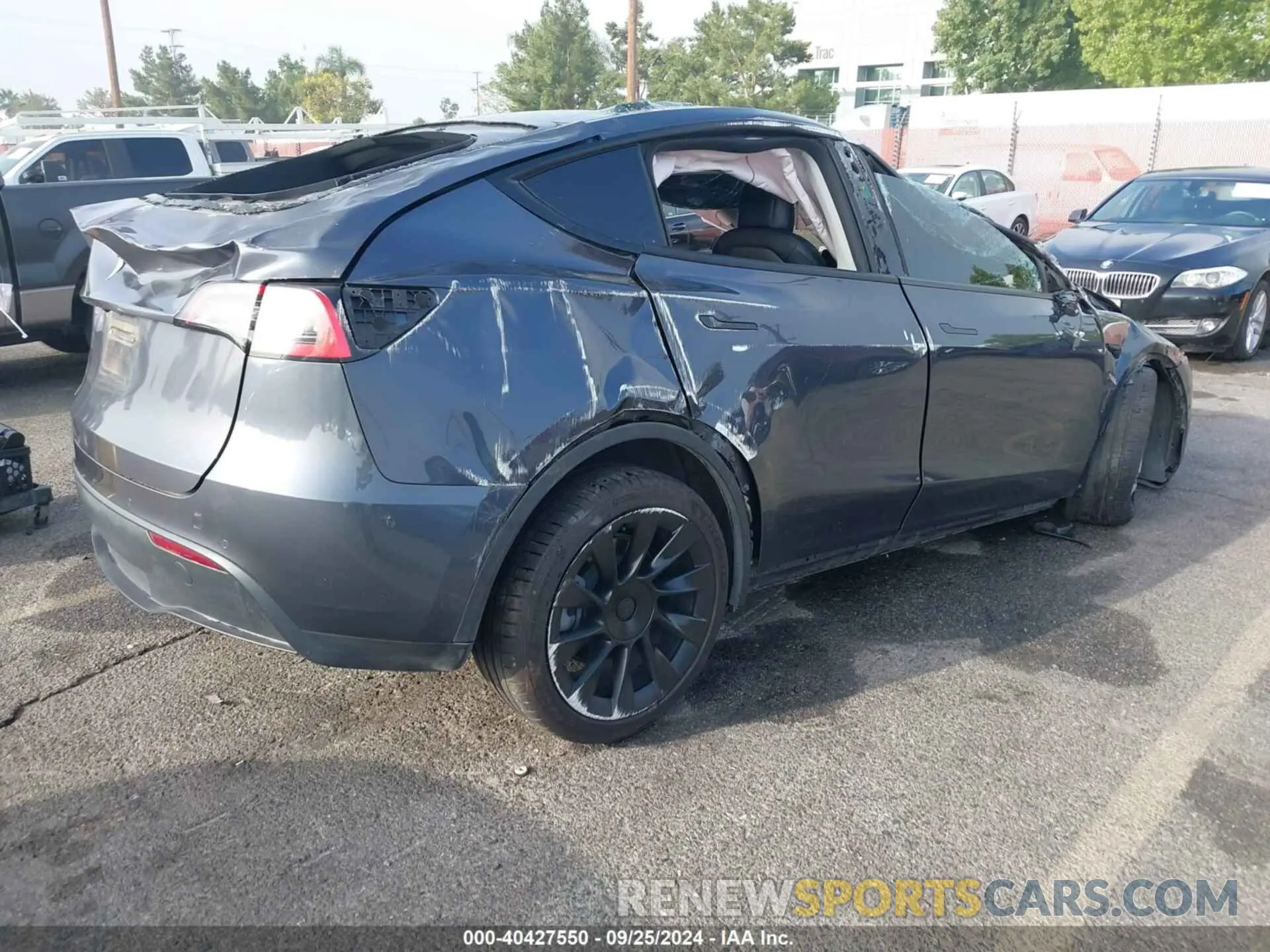 4 Photograph of a damaged car 5YJYGDEE5MF201054 TESLA MODEL Y 2021