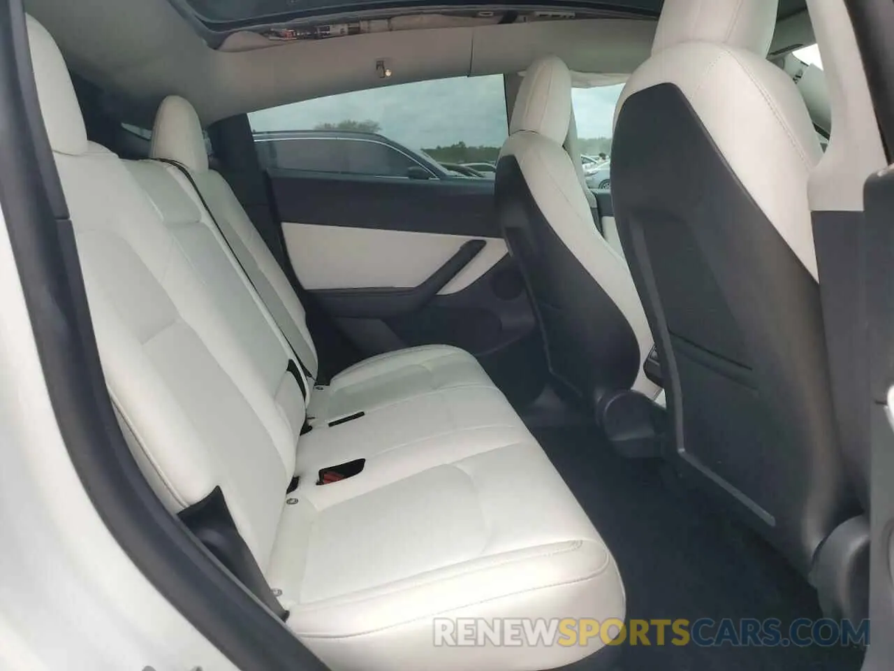 11 Photograph of a damaged car 5YJYGDEE5MF203130 TESLA MODEL Y 2021