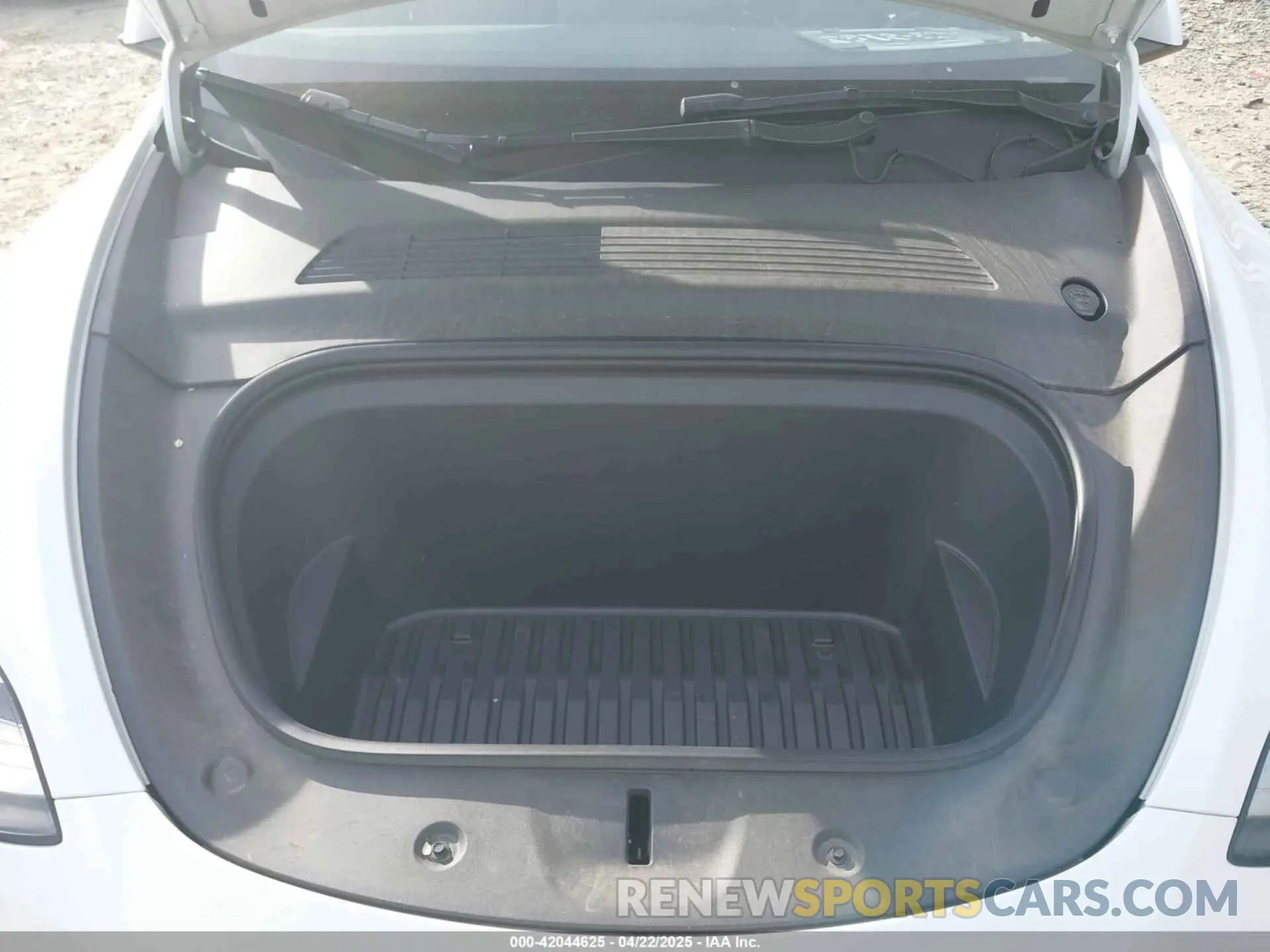 10 Photograph of a damaged car 5YJYGDEE5MF204908 TESLA MODEL Y 2021