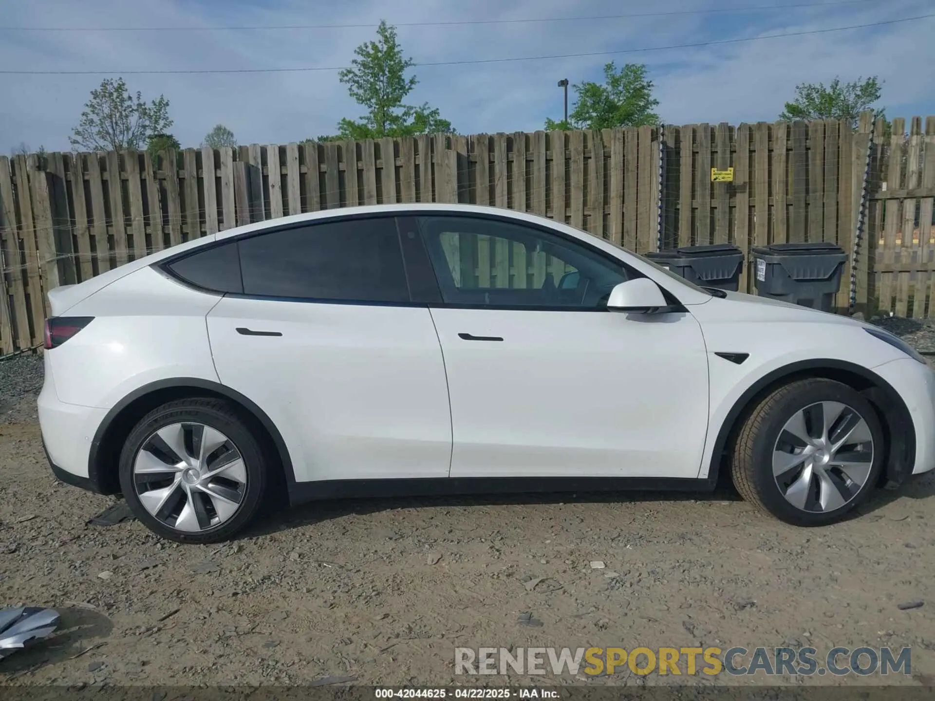 13 Photograph of a damaged car 5YJYGDEE5MF204908 TESLA MODEL Y 2021