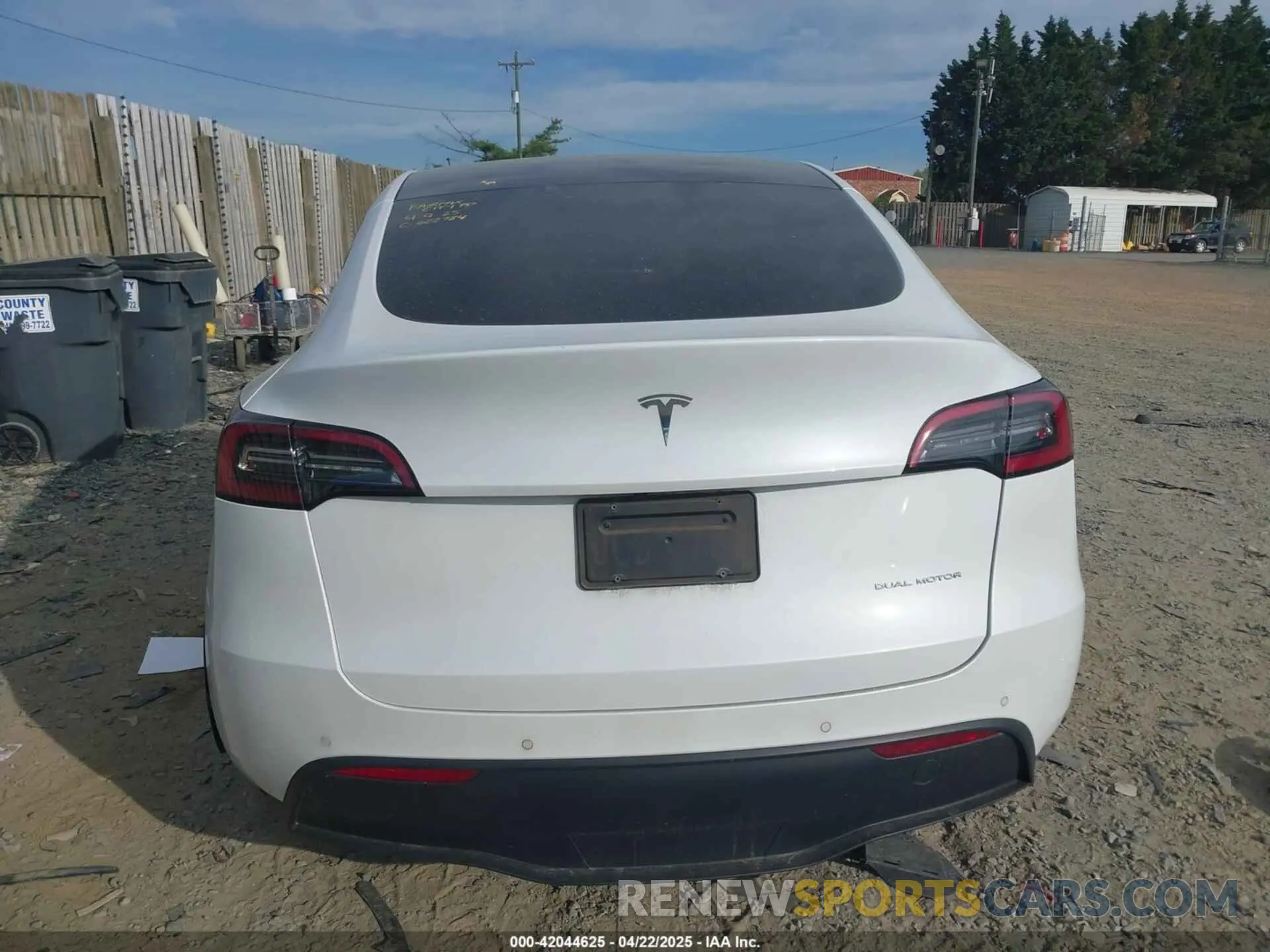 16 Photograph of a damaged car 5YJYGDEE5MF204908 TESLA MODEL Y 2021