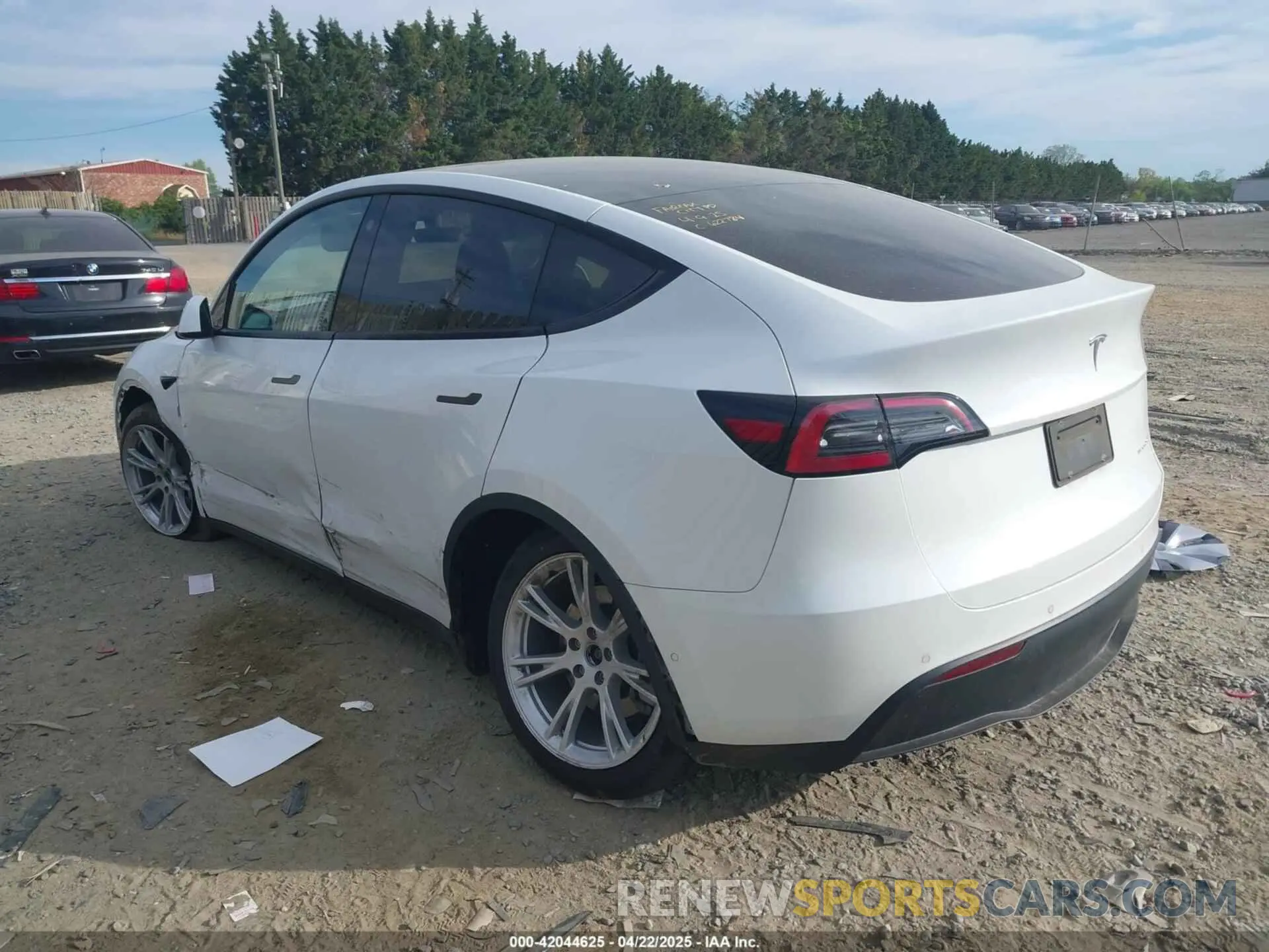 3 Photograph of a damaged car 5YJYGDEE5MF204908 TESLA MODEL Y 2021