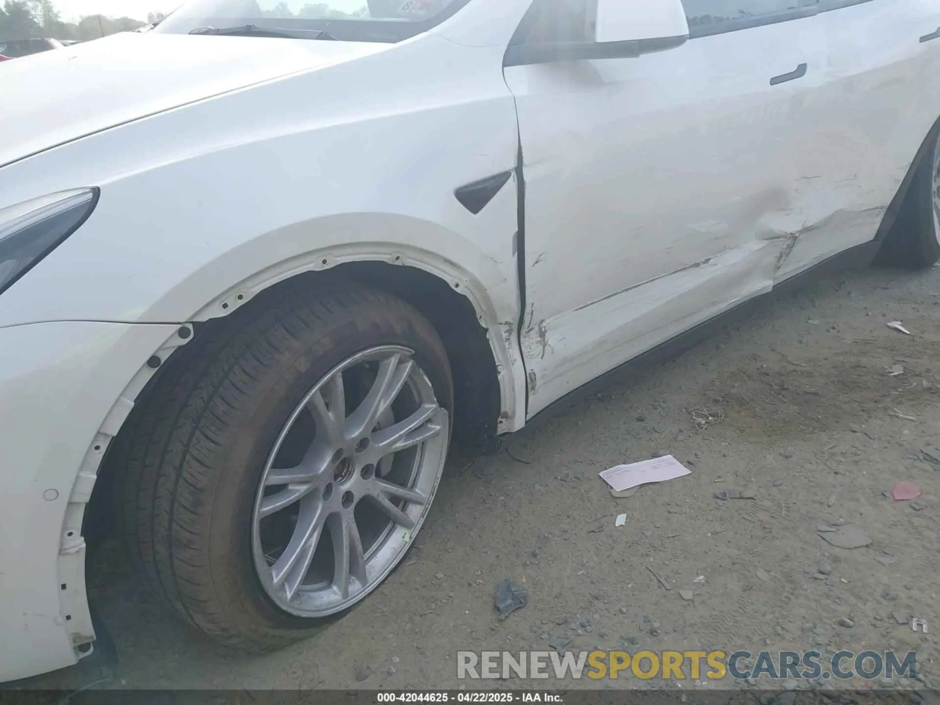 6 Photograph of a damaged car 5YJYGDEE5MF204908 TESLA MODEL Y 2021