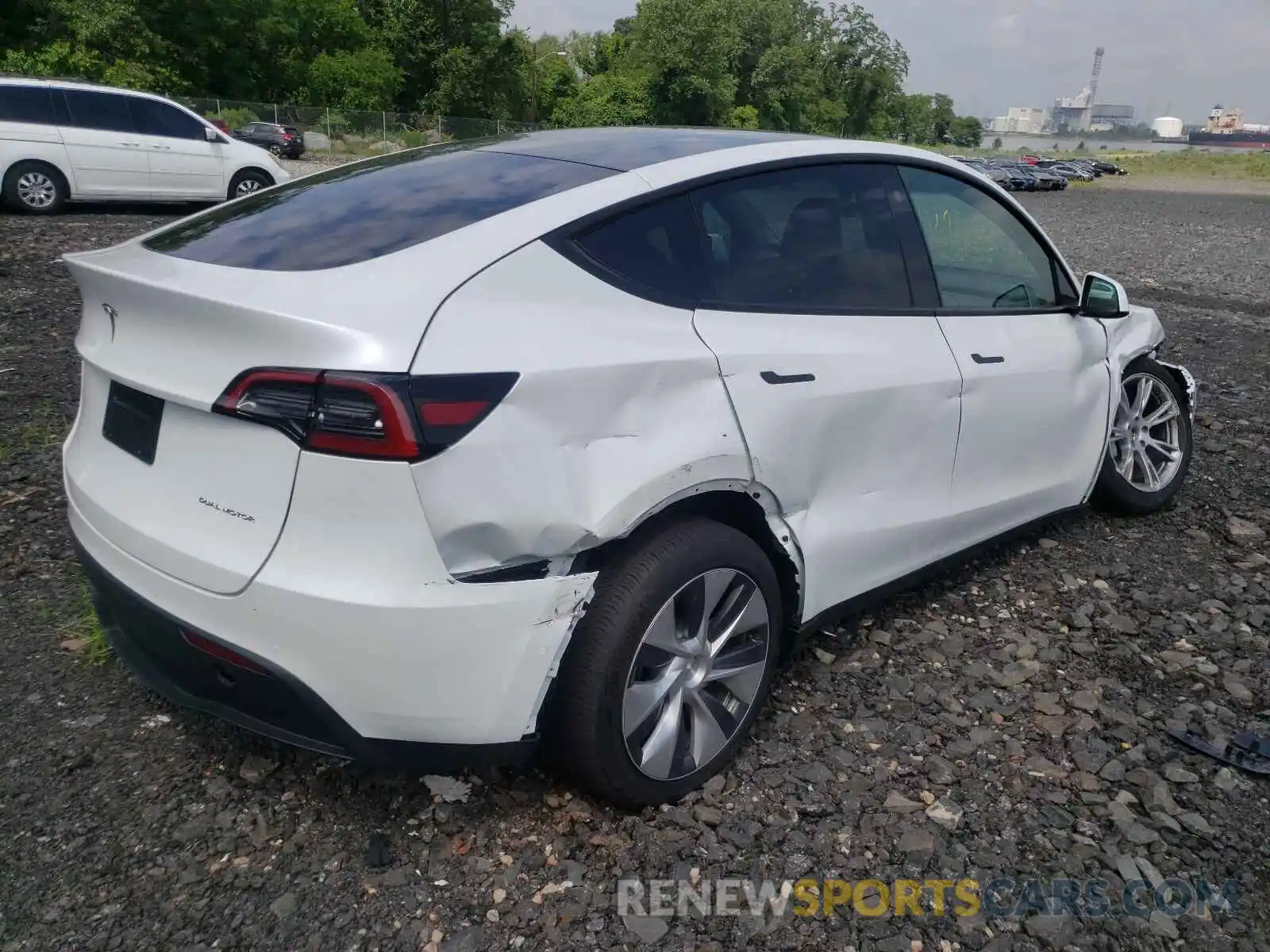 4 Photograph of a damaged car 5YJYGDEE5MF207761 TESLA MODEL Y 2021