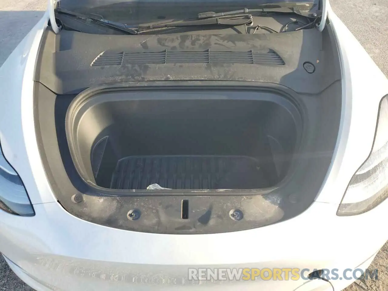 12 Photograph of a damaged car 5YJYGDEE5MF228867 TESLA MODEL Y 2021