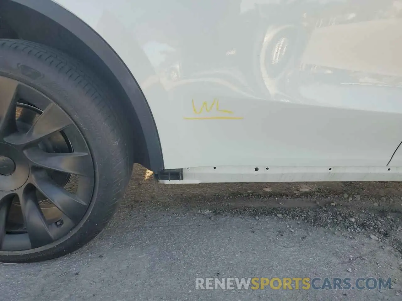 13 Photograph of a damaged car 5YJYGDEE5MF228867 TESLA MODEL Y 2021