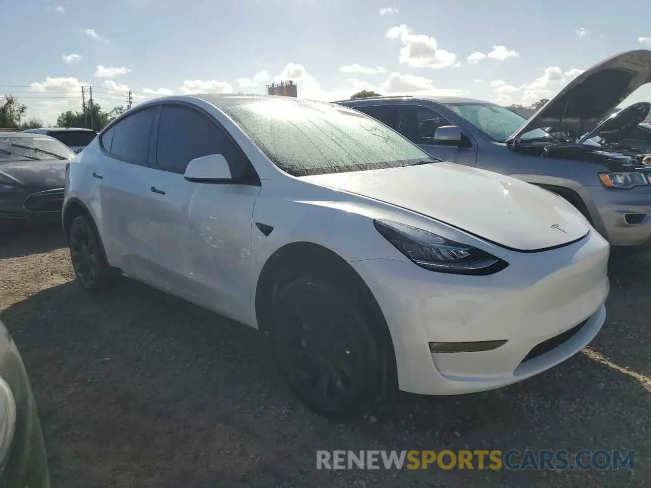 4 Photograph of a damaged car 5YJYGDEE5MF228867 TESLA MODEL Y 2021