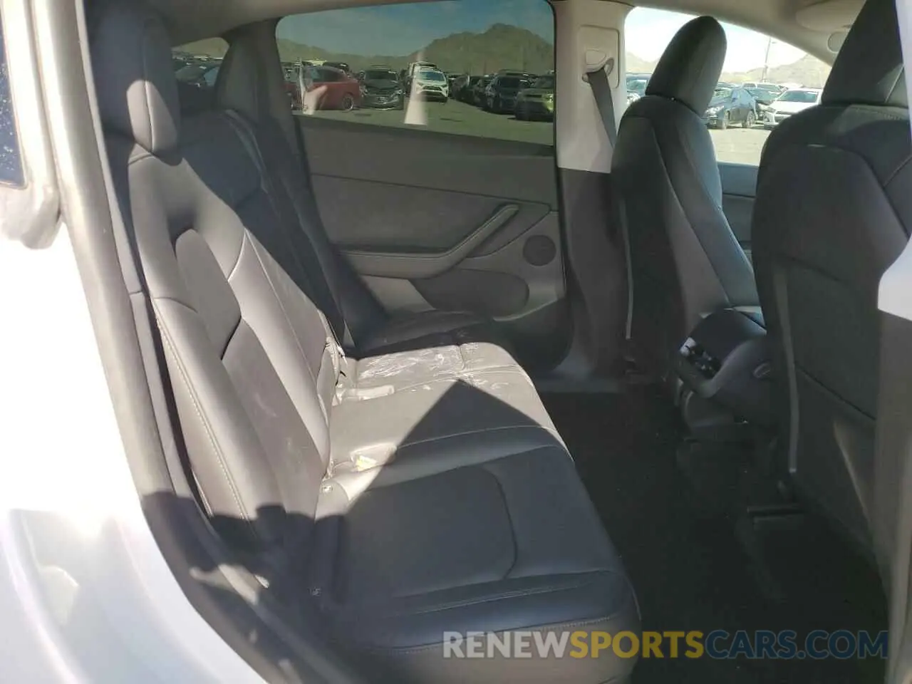 10 Photograph of a damaged car 5YJYGDEE5MF233499 TESLA MODEL Y 2021