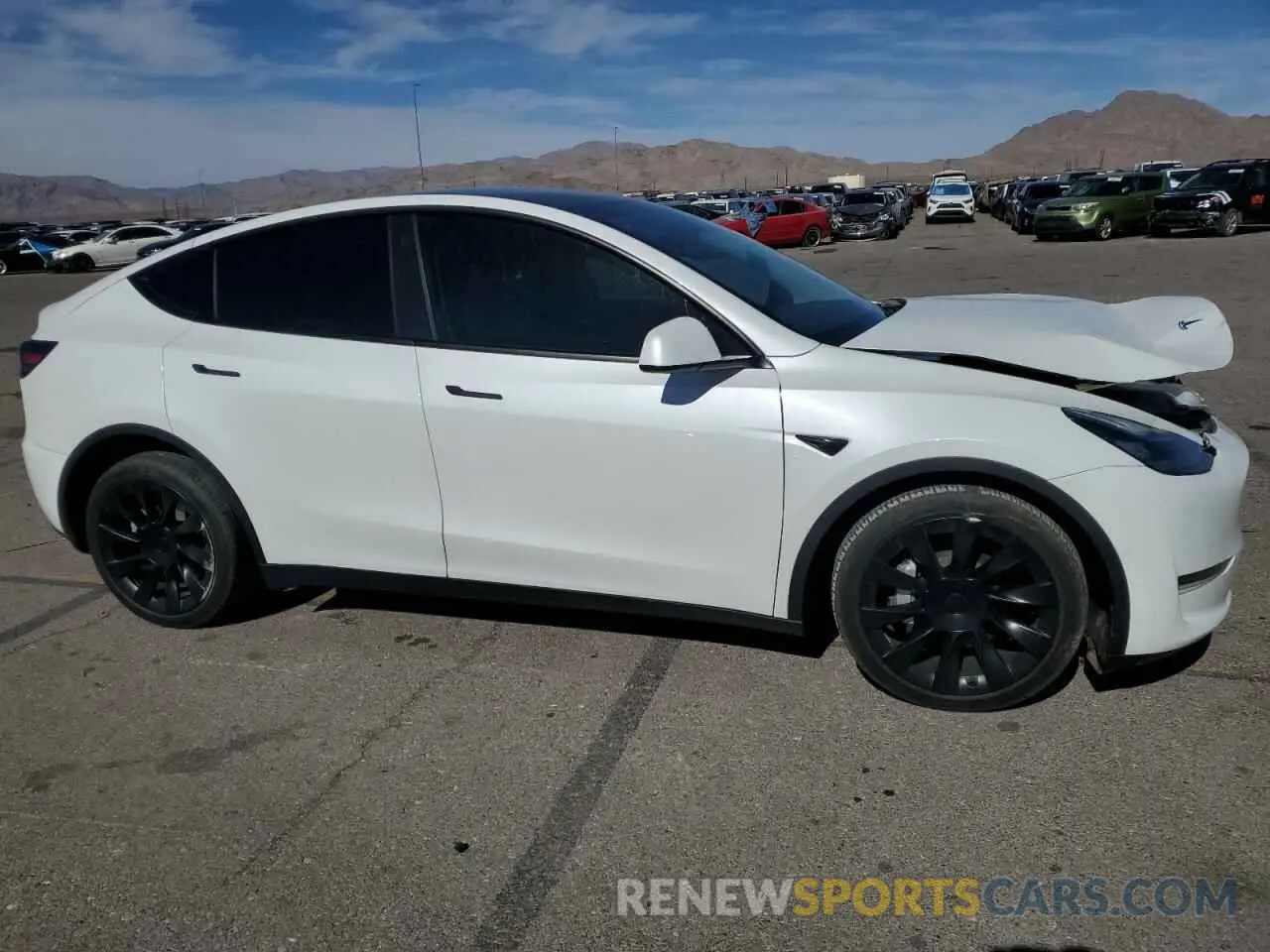 4 Photograph of a damaged car 5YJYGDEE5MF233499 TESLA MODEL Y 2021