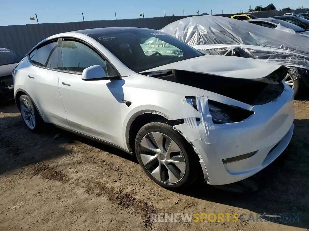 4 Photograph of a damaged car 5YJYGDEE5MF239514 TESLA MODEL Y 2021