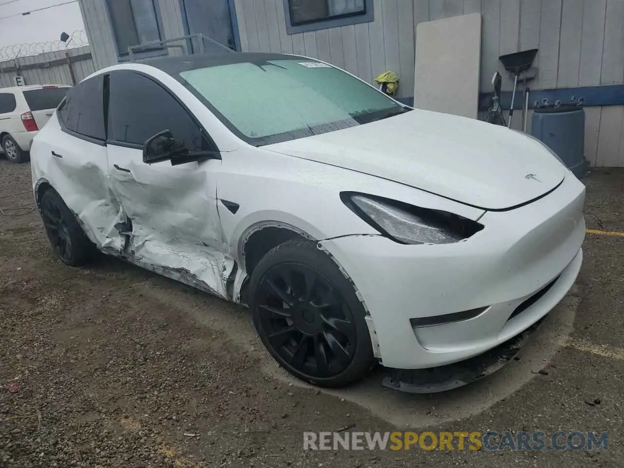 4 Photograph of a damaged car 5YJYGDEE5MF249167 TESLA MODEL Y 2021