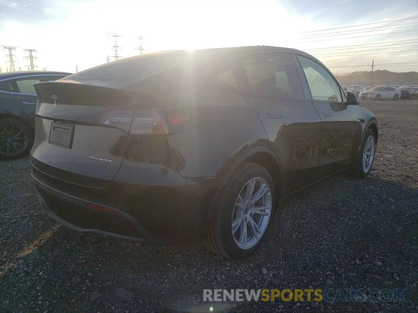 4 Photograph of a damaged car 5YJYGDEE5MF260122 TESLA MODEL Y 2021