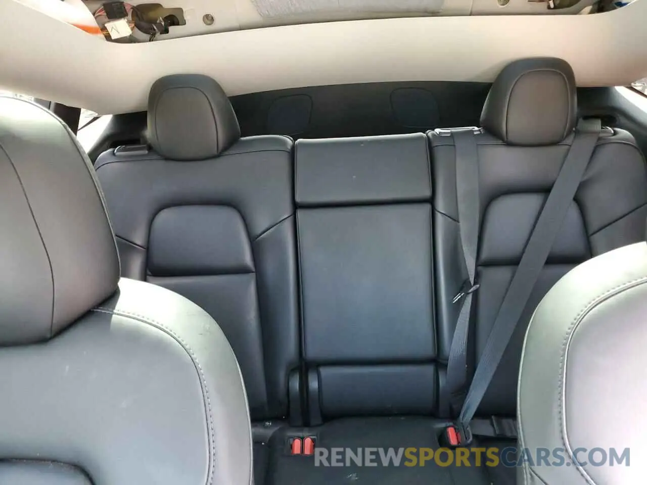 10 Photograph of a damaged car 5YJYGDEE5MF260475 TESLA MODEL Y 2021