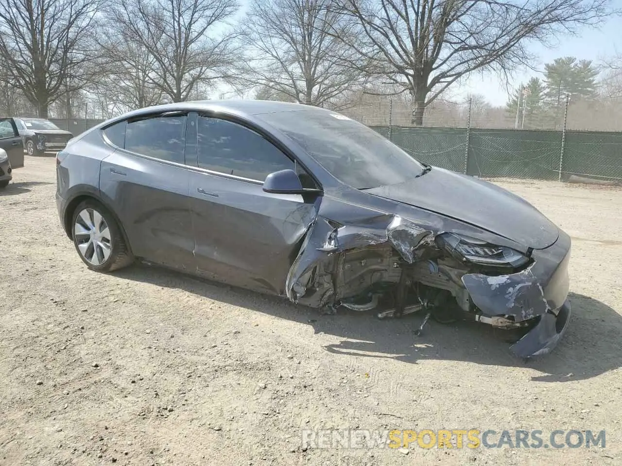4 Photograph of a damaged car 5YJYGDEE5MF260475 TESLA MODEL Y 2021